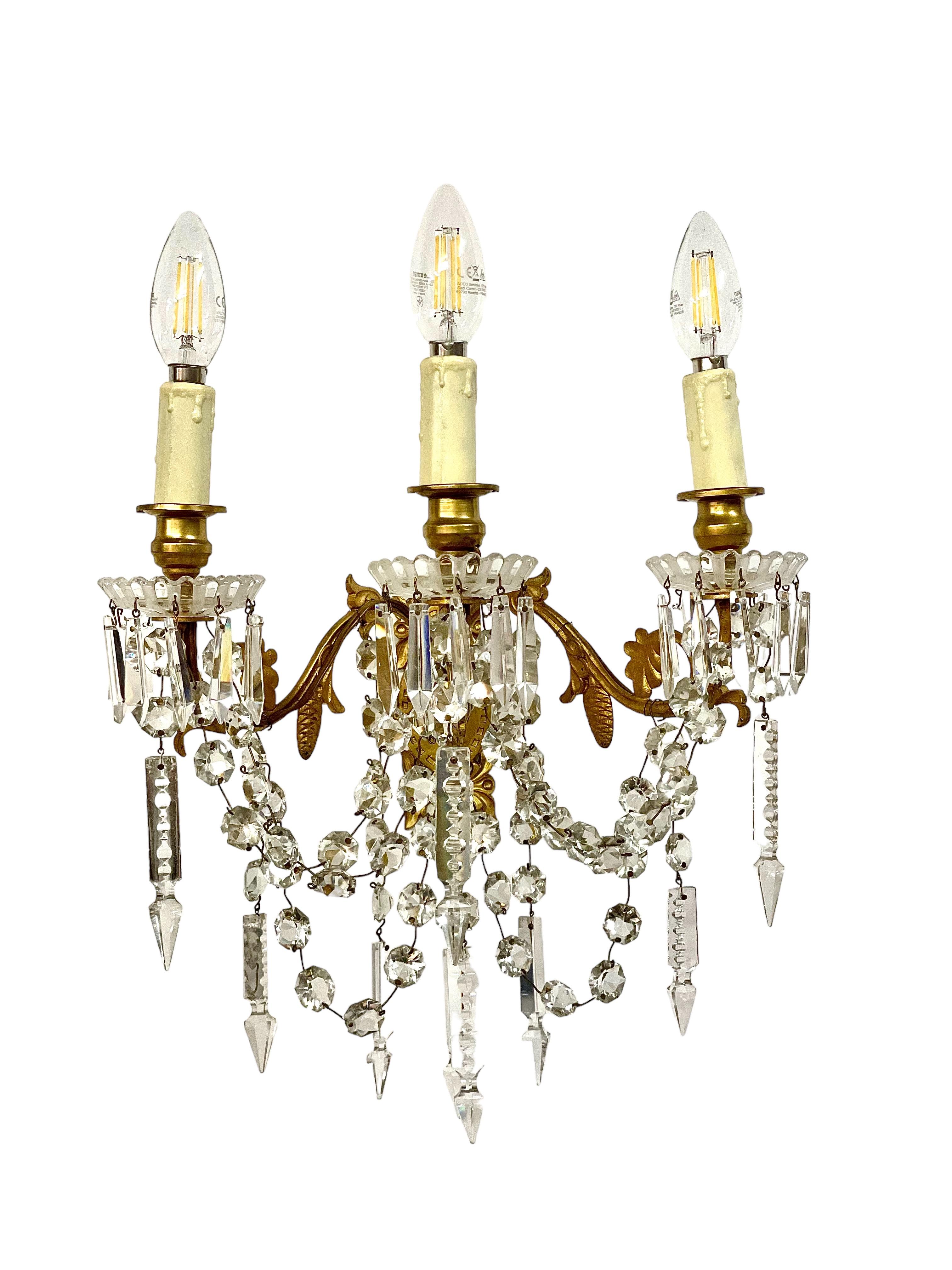 Louis XVI 19th Century Pair of Baccarat Wall Sconces in Gilt Bronze and Crystal For Sale