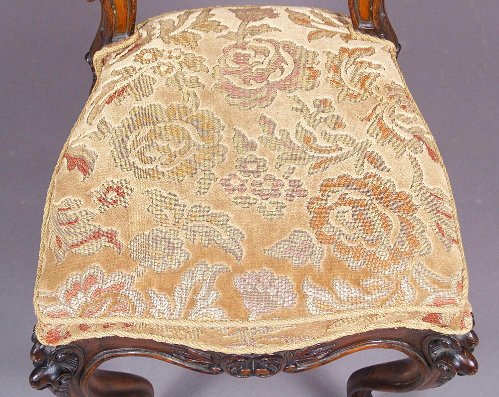 19th Century Pair of Baroque Walnut Chairs For Sale 2