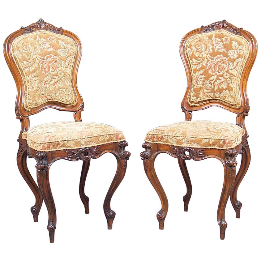 19th Century Pair of Baroque Walnut Chairs For Sale