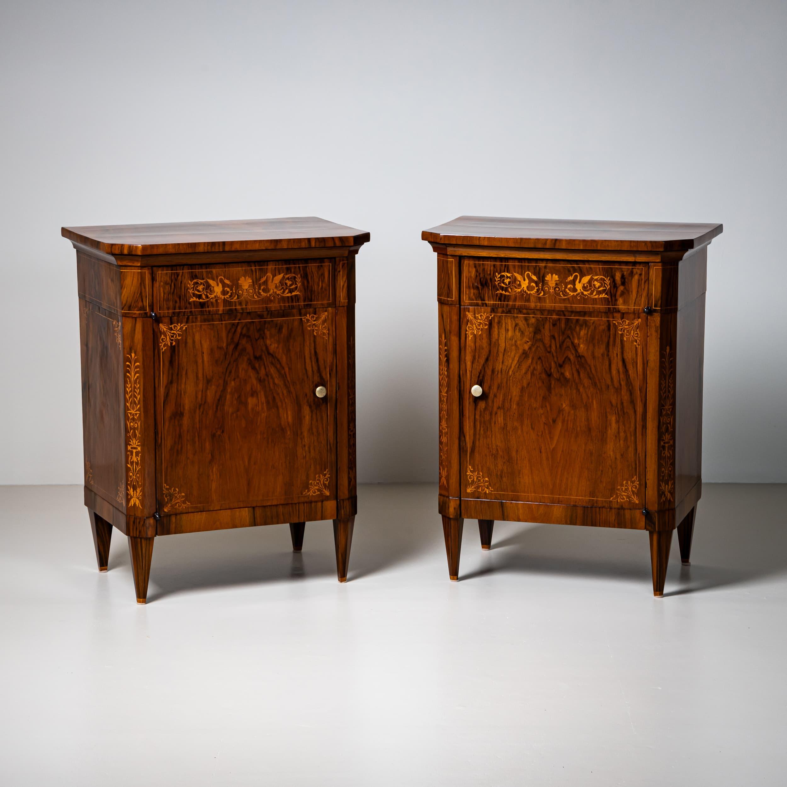 Italiano 19th Century Pair of Biedermeier Nightstands, Italy in vendita
