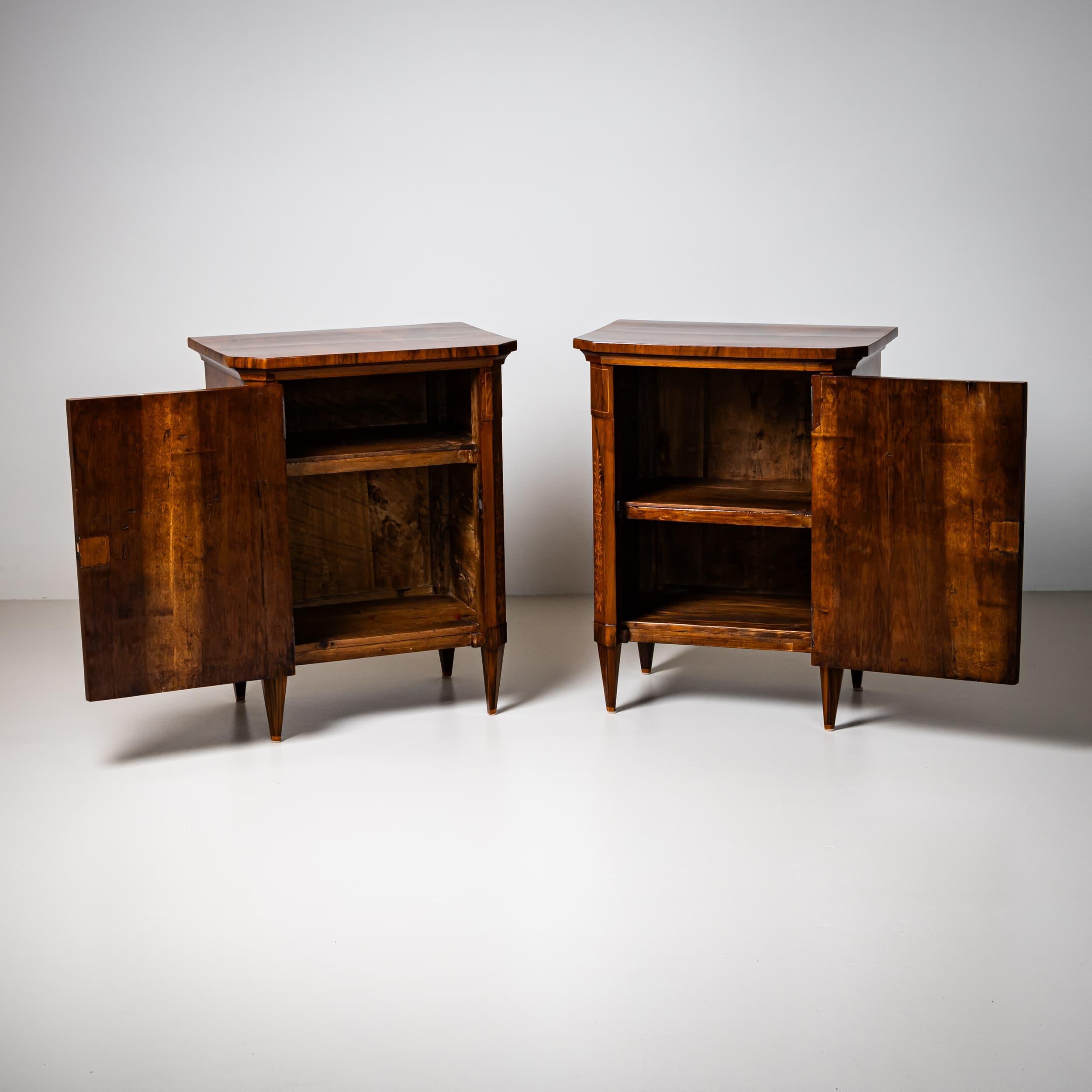 19th Century Pair of Biedermeier Nightstands, Italy In condizioni buone in vendita a New York, NY