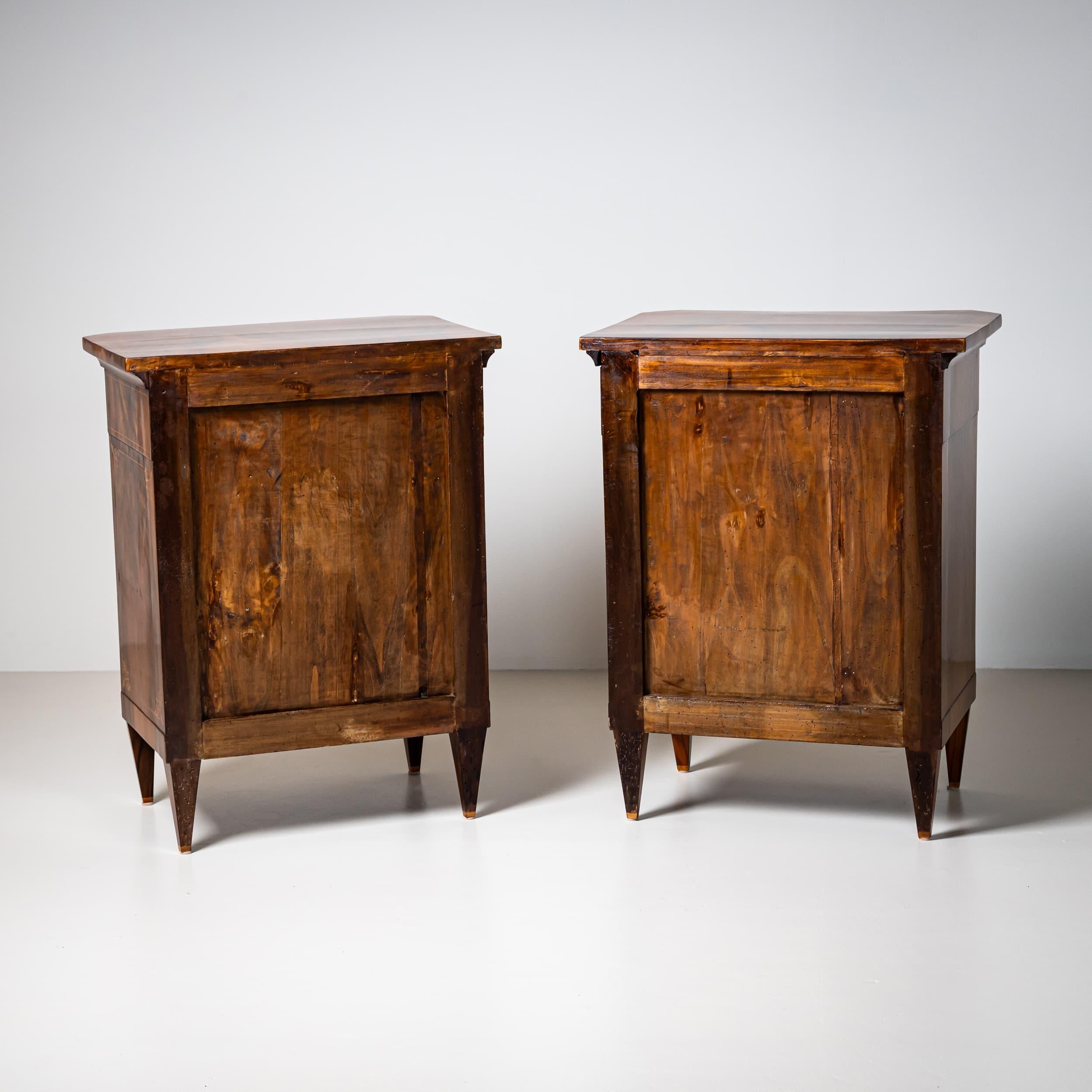 19th Century Pair of Biedermeier Nightstands, Italy in vendita 2