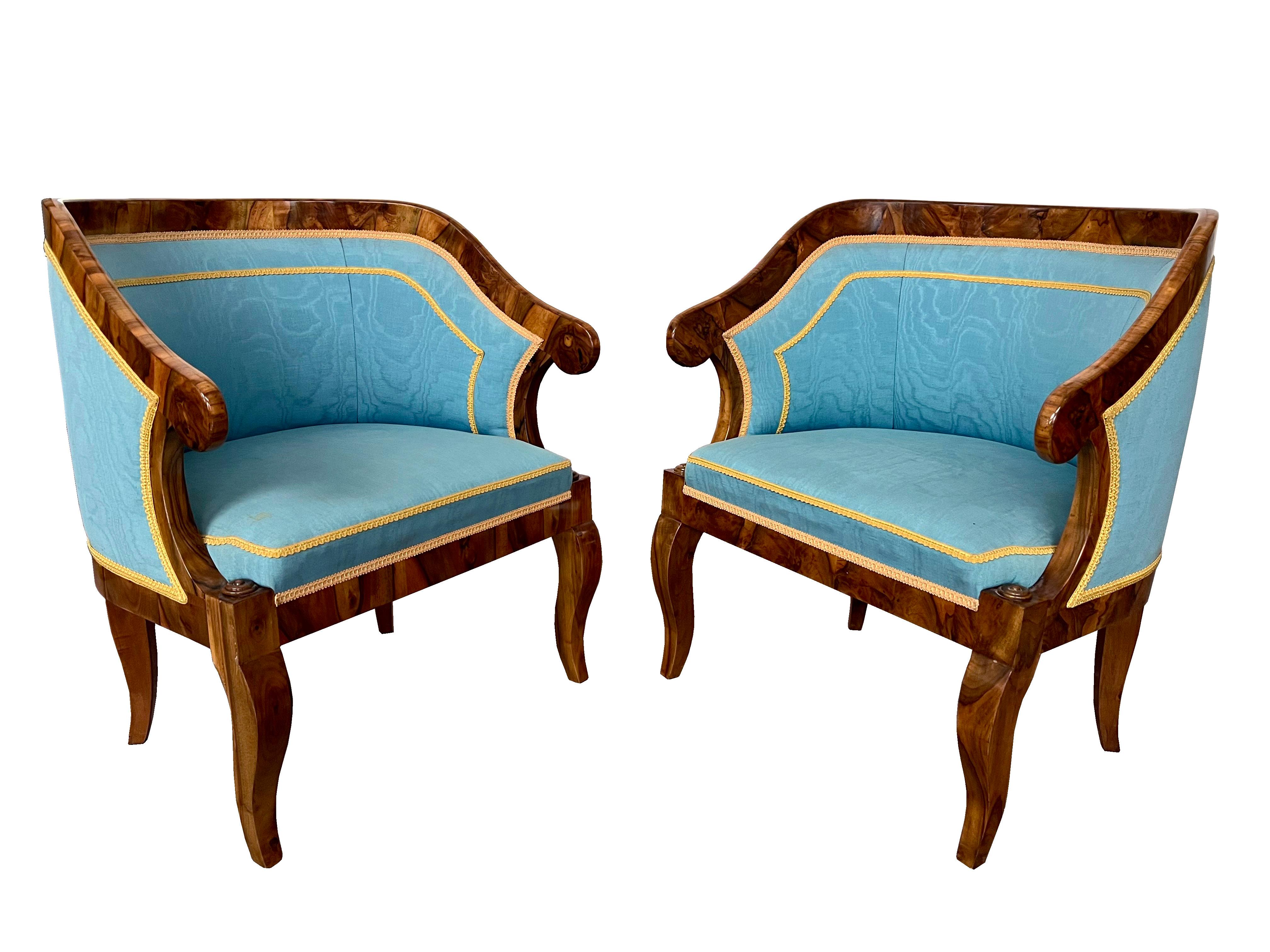Hello,
This exceptional pair of Viennese upholstered Biedermeier bergeres from c. 1825 are distinguished by their sophisticated proportions, rare and refined design and excellent craftsmanship and continue to have a great influence on modern