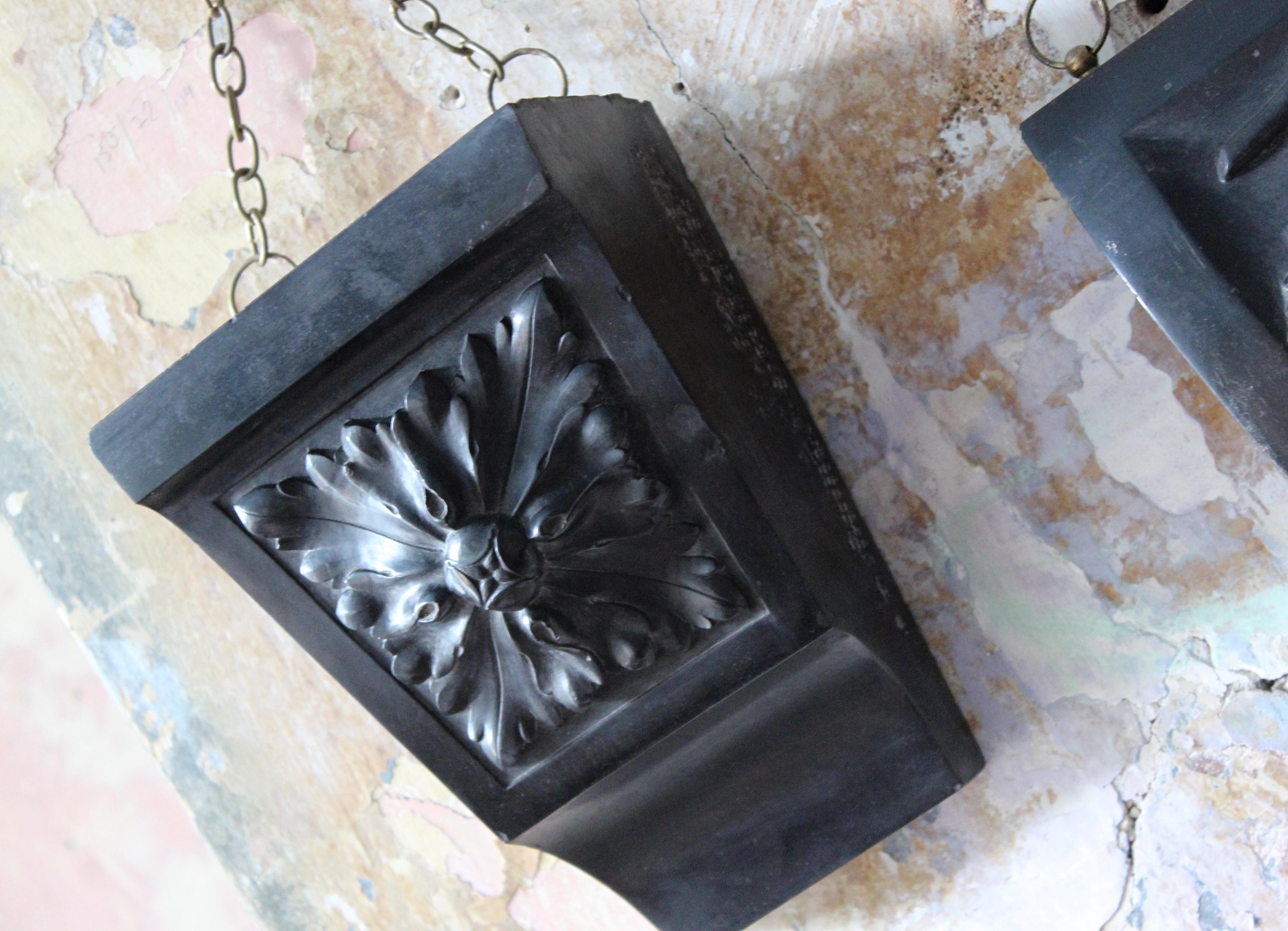English 19th Century Pair of Black Carved Marble Architectural Elements Corbels  For Sale