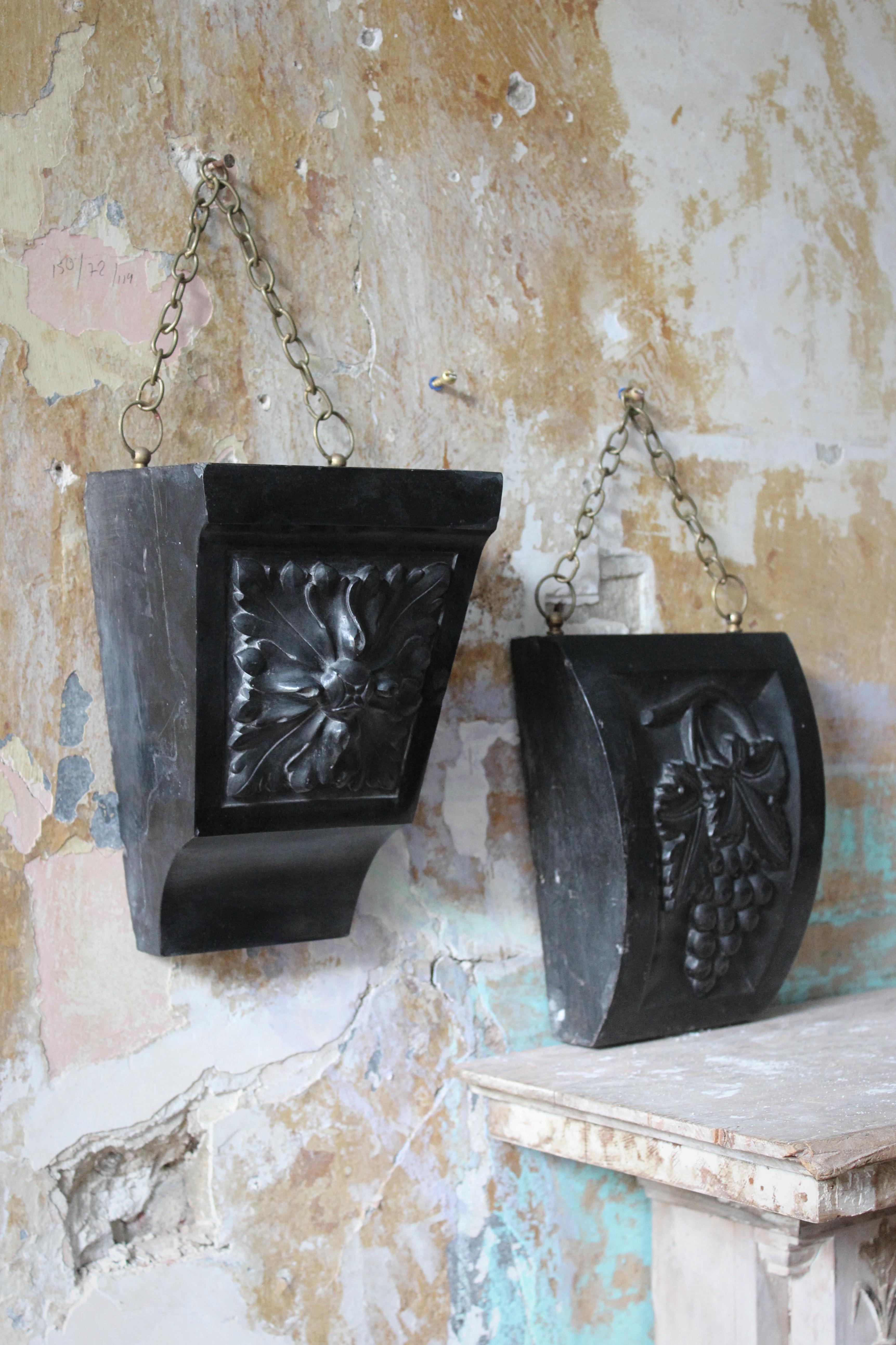 19th Century Pair of Black Carved Marble Architectural Elements Corbels  In Good Condition For Sale In Lowestoft, GB