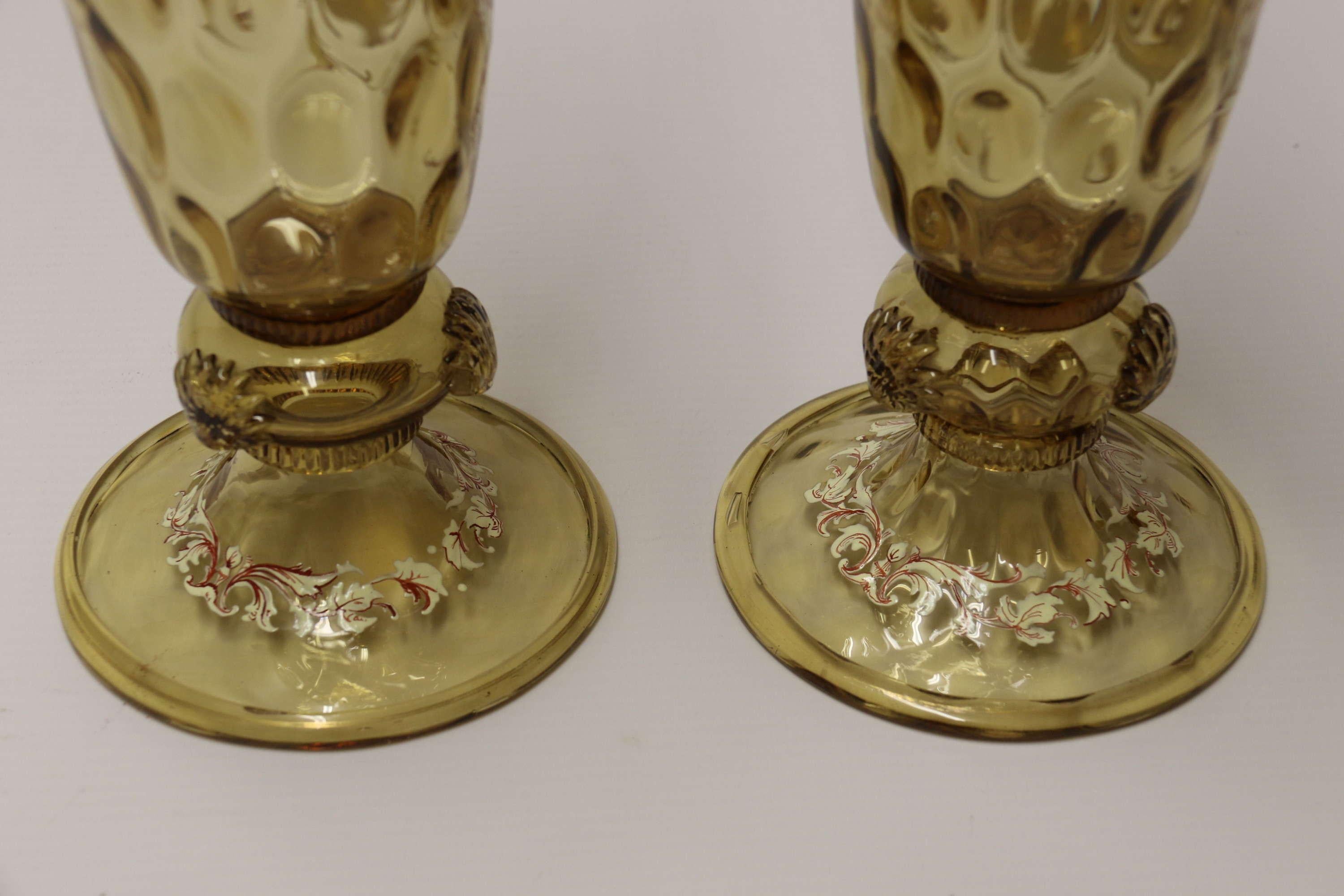 Tchèque Paire de gobelets de Bohème en verre émaillé figuratif du 19ème siècle, datant d'environ 1860 en vente