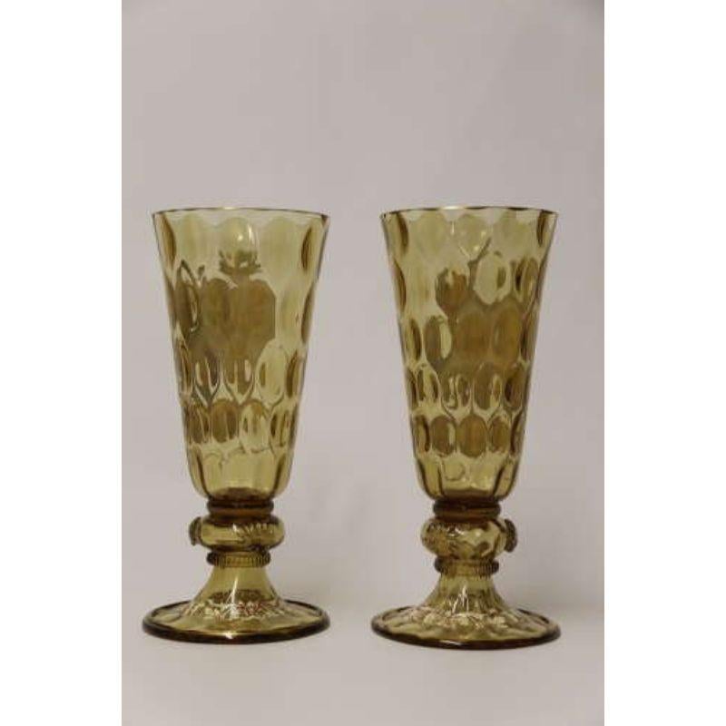 Paire de gobelets de Bohème en verre émaillé figuratif du 19ème siècle, datant d'environ 1860 en vente 1