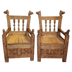 Paire de fauteuils boliviens en bois sculptés à la main du 19ème siècle