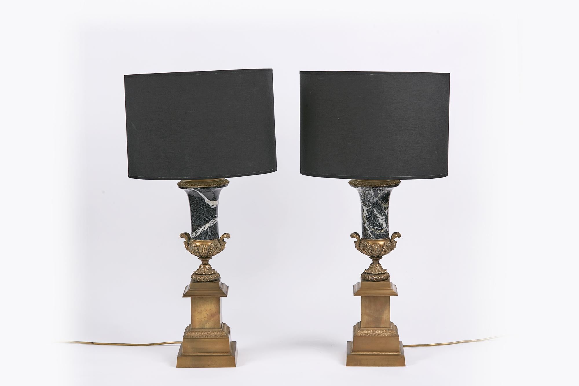 19. Jahrhundert Paar Tischlampen aus Messing und Marmor (Irisch) im Angebot