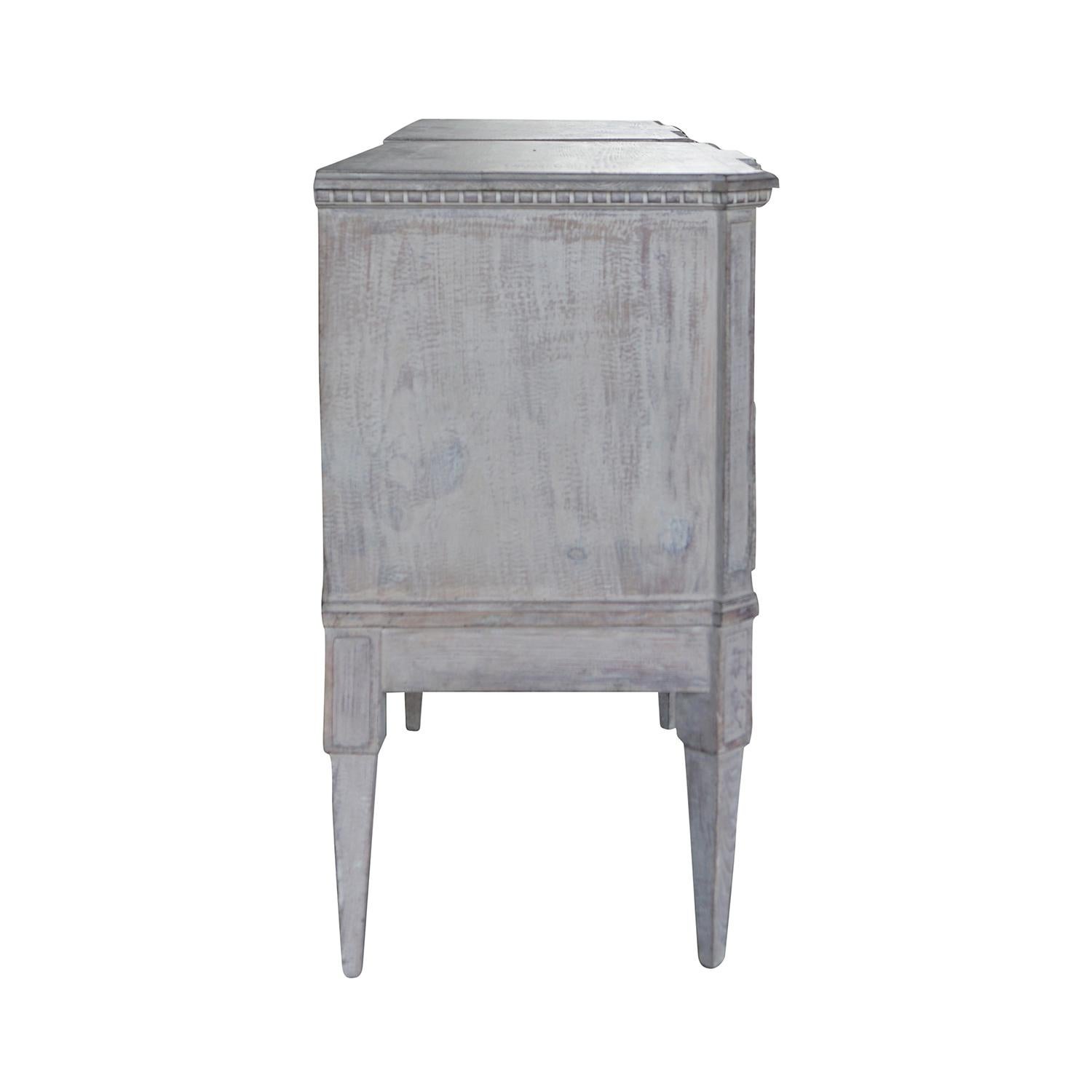 19th Century Swedish Gustavian Pinewood Pair of Breakfront Neoclassical Commodes In Good Condition In West Palm Beach, FL