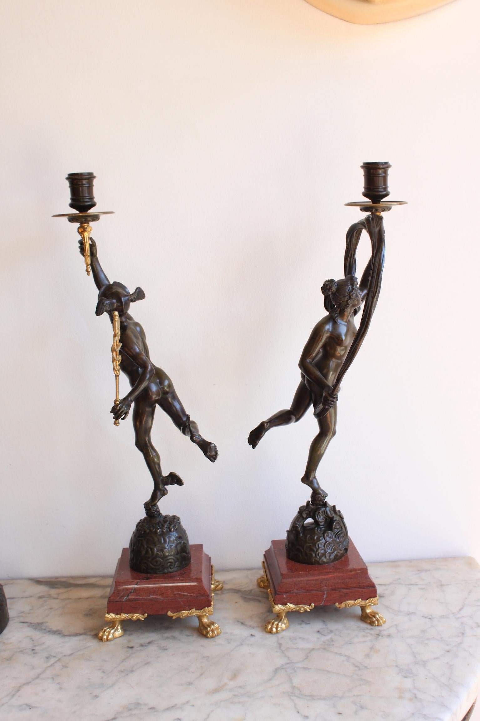 A 19th century pair of candelabras in patinated bronze and gilded attributes, representing two mythological figures including Hermès.
Good condition
Dimensions: Height 50 cm, width 12 cm, depth 12 cm.