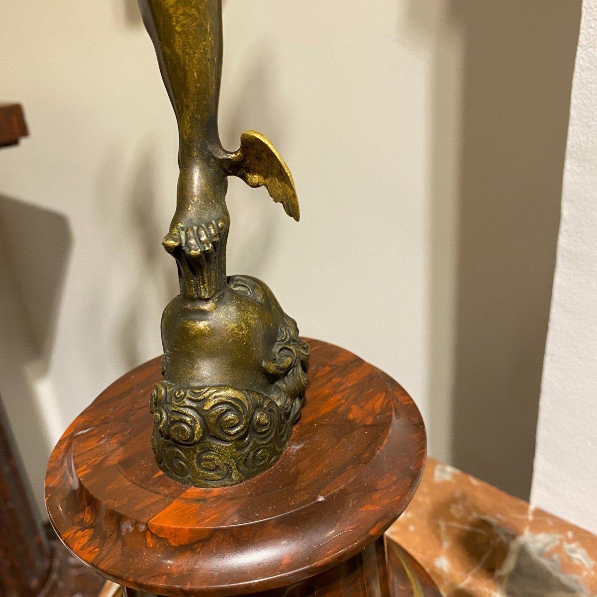 Paar Bronze-Kerzenständer „Hermes und Diana“ aus dem 19. Jahrhundert auf einem Marmorsockel  im Angebot 4