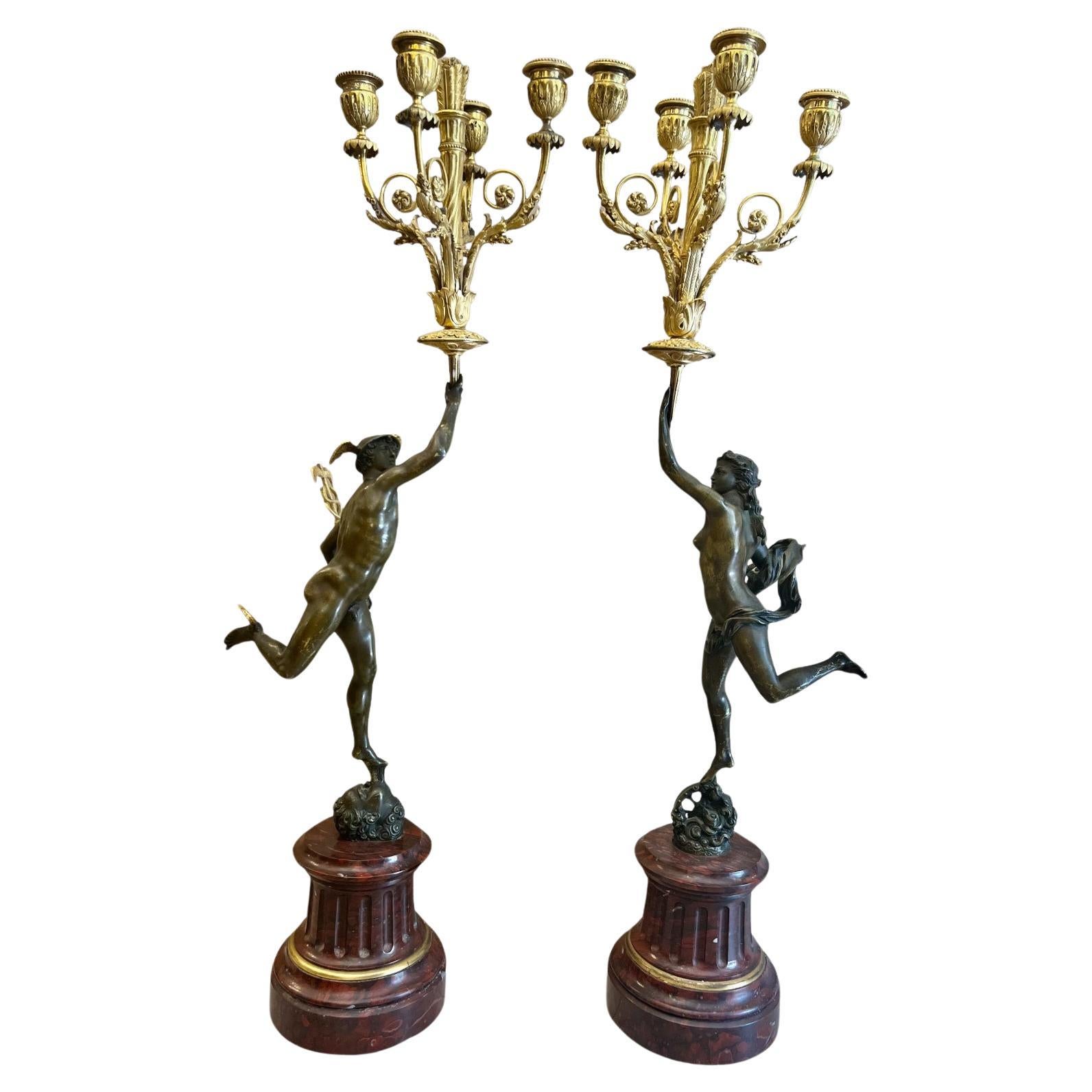 Paar Bronze-Kerzenständer „Hermes und Diana“ aus dem 19. Jahrhundert auf einem Marmorsockel  im Angebot