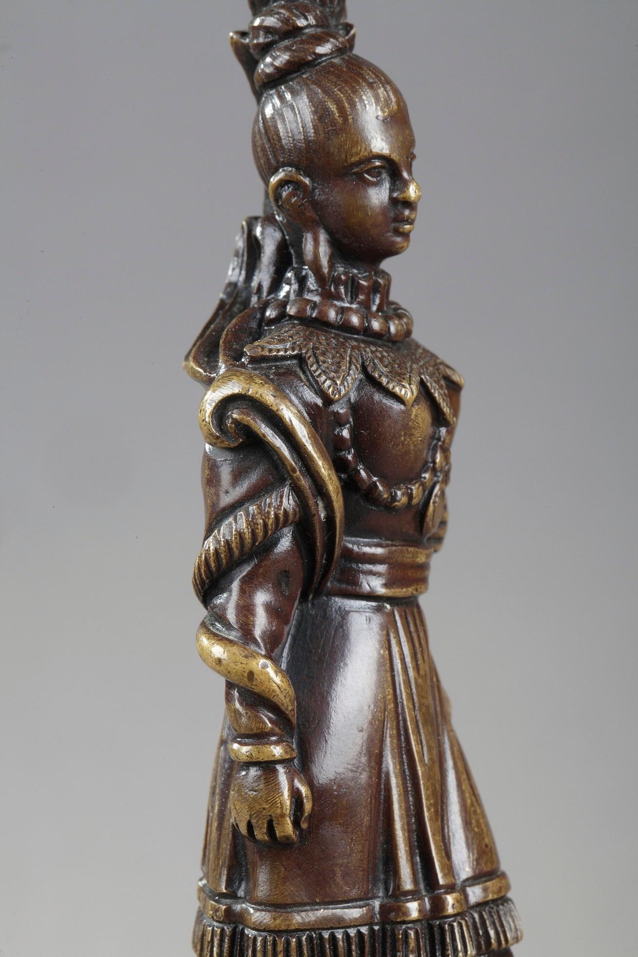 Paire de bougeoirs en bronze du 19ème siècle de style chinois en vente 7