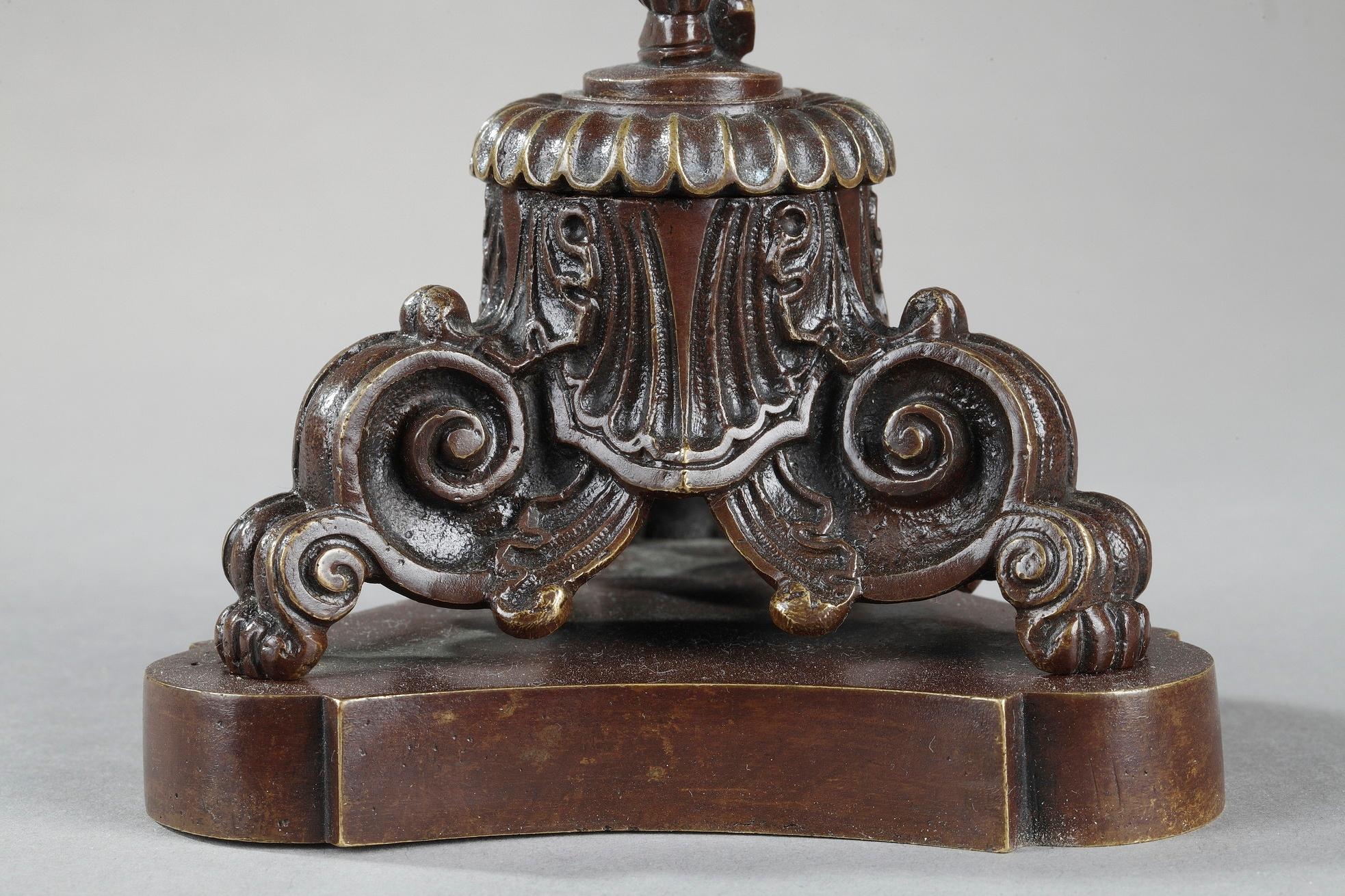 Paire de bougeoirs en bronze du 19ème siècle de style chinois en vente 10