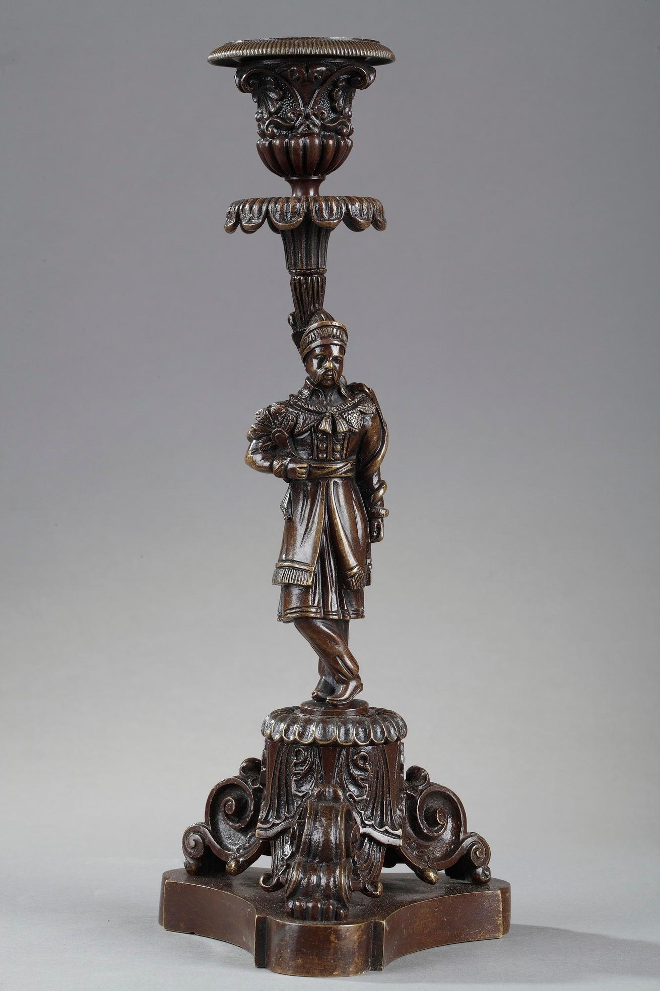 Français Paire de bougeoirs en bronze du 19ème siècle de style chinois en vente