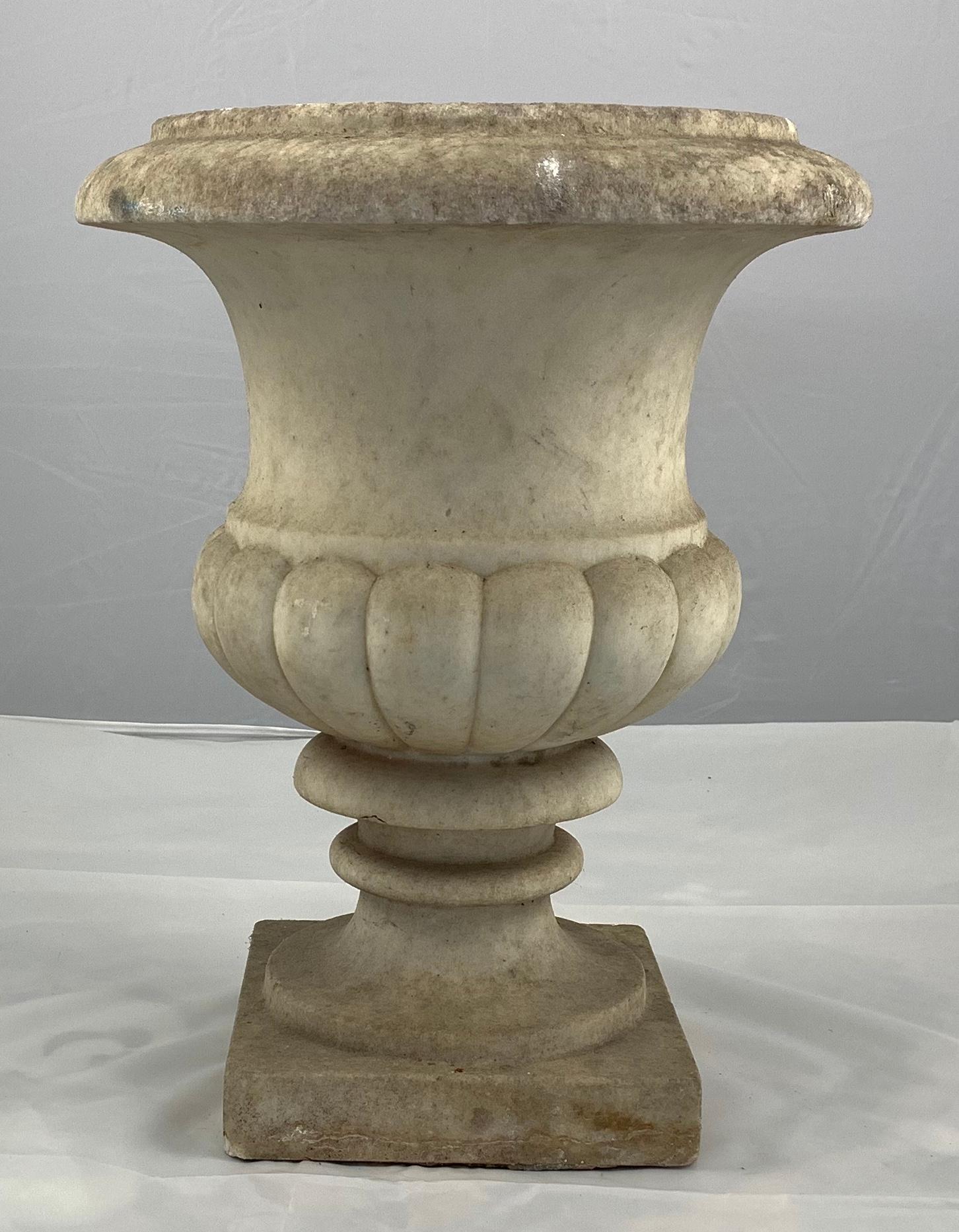 19th Century Pair of Carrara Marble Campana Shaped Garden Urns For Sale 1
