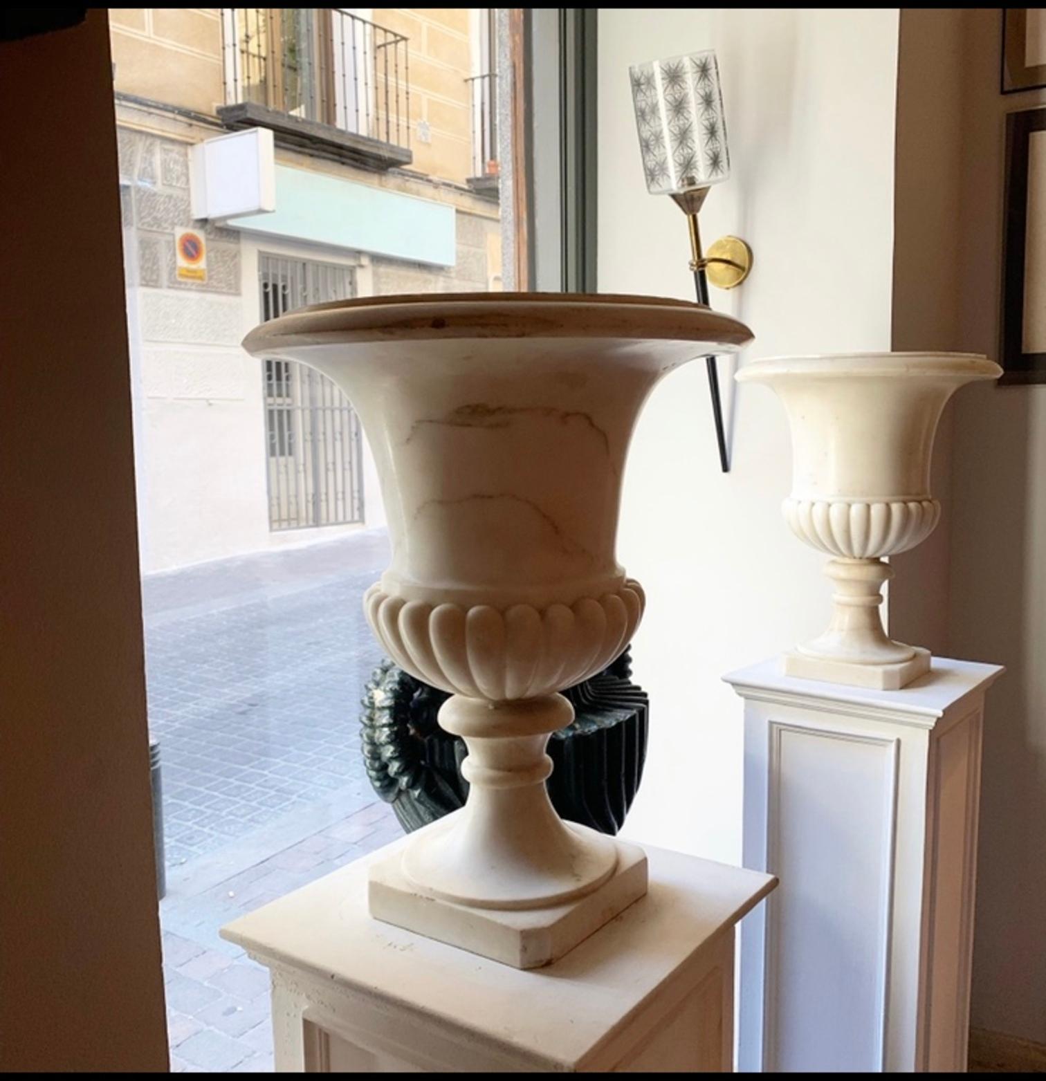  Pair of Carrara Marble Medici Vases or Urns 5