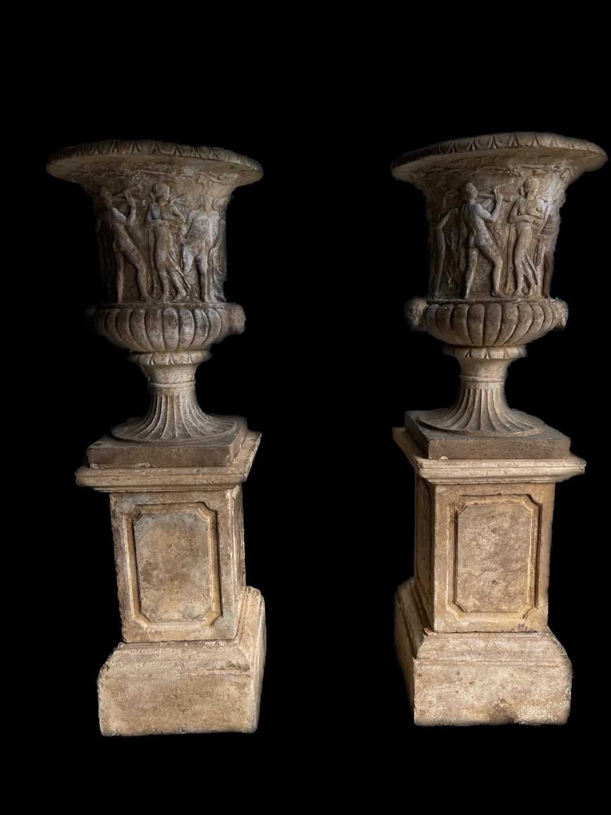 19th Century Pair of Carved Stone Vases In Good Condition For Sale In PALERMO, IT