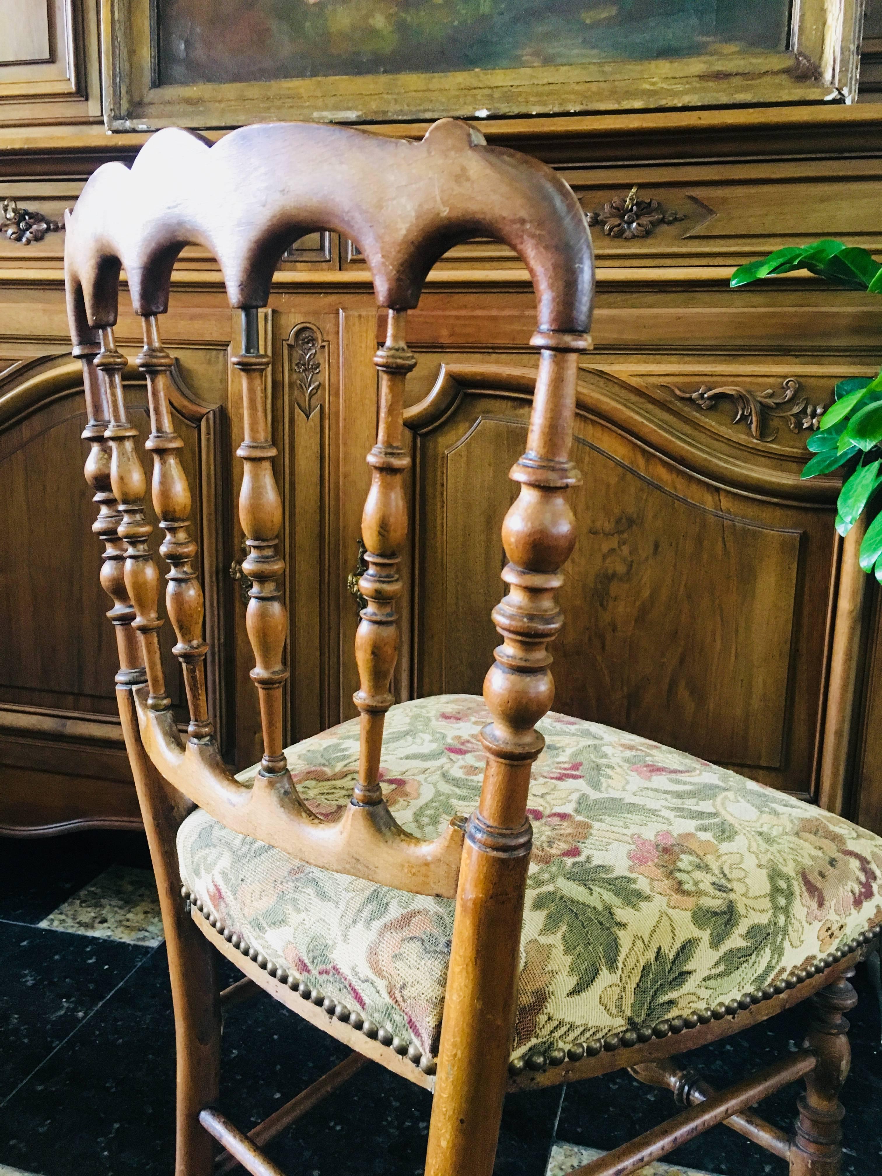 French 19th Century Pair of Carved Walnut Chairs from France For Sale