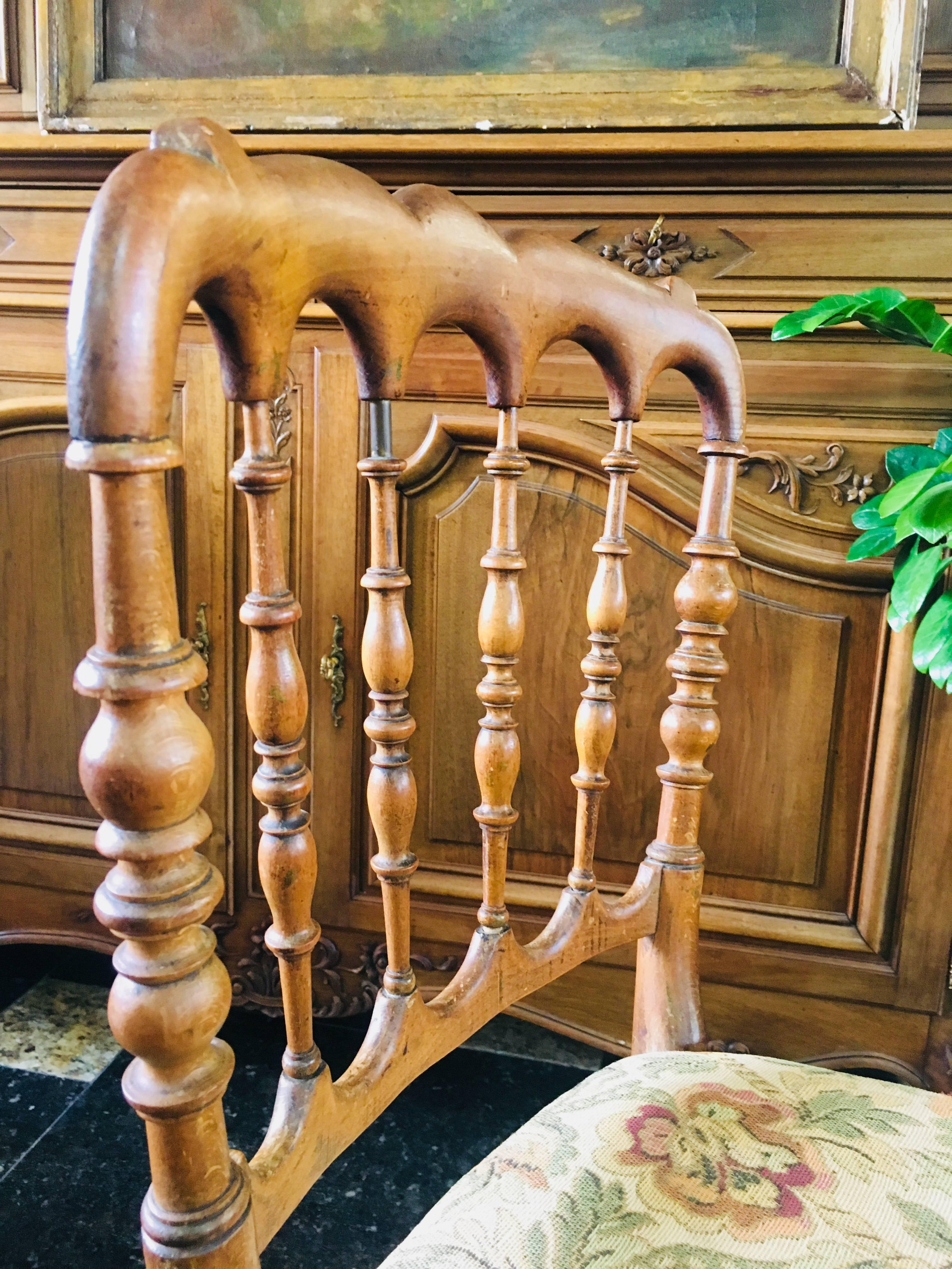 19th Century Pair of Carved Walnut Chairs from France In Good Condition For Sale In Sofia, BG