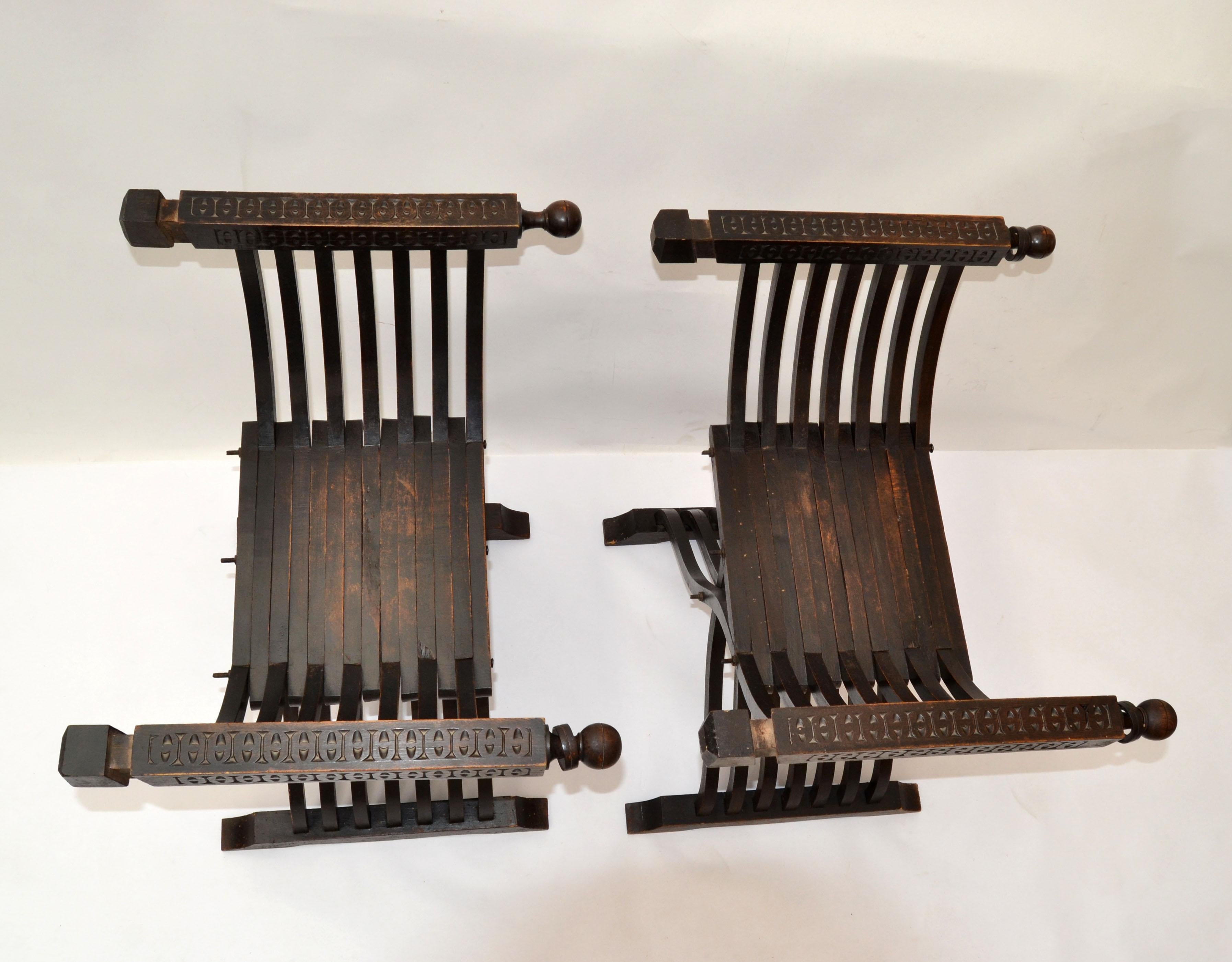 19th Century Pair of Carved Walnut Folding Scissors Savonarola Armchair, Settees 3