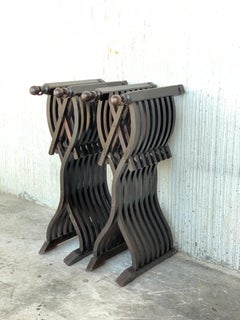 Siglo XIX Pareja de tijeras plegables de nogal tallado Banco o banqueta Savonarola