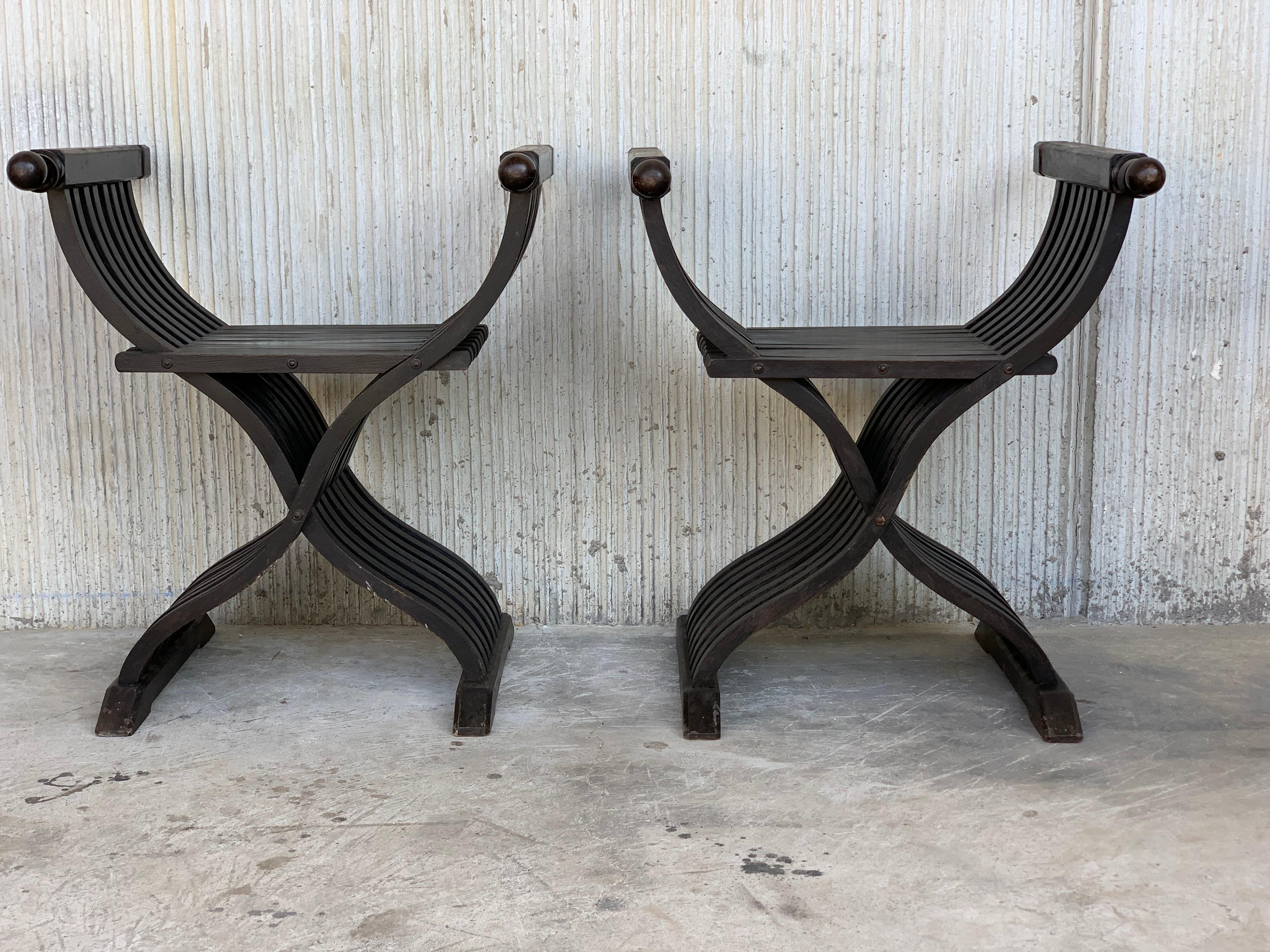 19th Century Pair of Carved Walnut Folding Scissors Savonarola Bench or Settle For Sale 3
