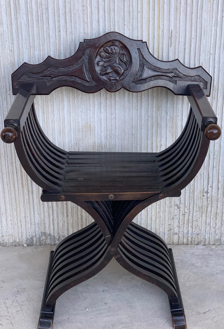 Italian 19th Century Pair of Carved Walnut Folding Scissors Savonarola Bench or Settle For Sale