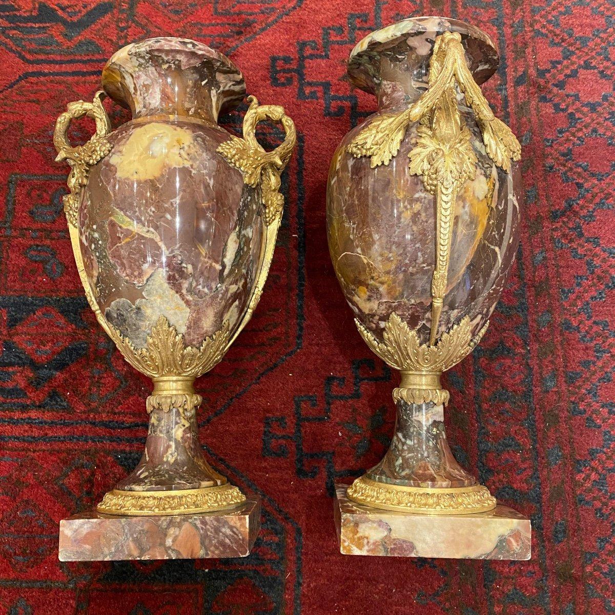 Paar Cassolettes aus Marmor und vergoldeter Bronze aus dem 19. Jahrhundert  (Französisch) im Angebot
