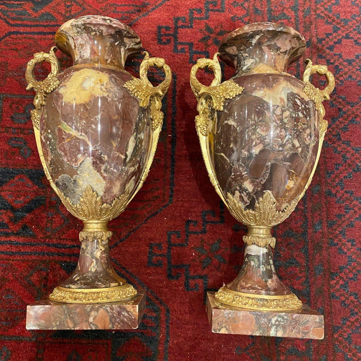 Paar Cassolettes aus Marmor und vergoldeter Bronze aus dem 19. Jahrhundert  (Vergoldet) im Angebot