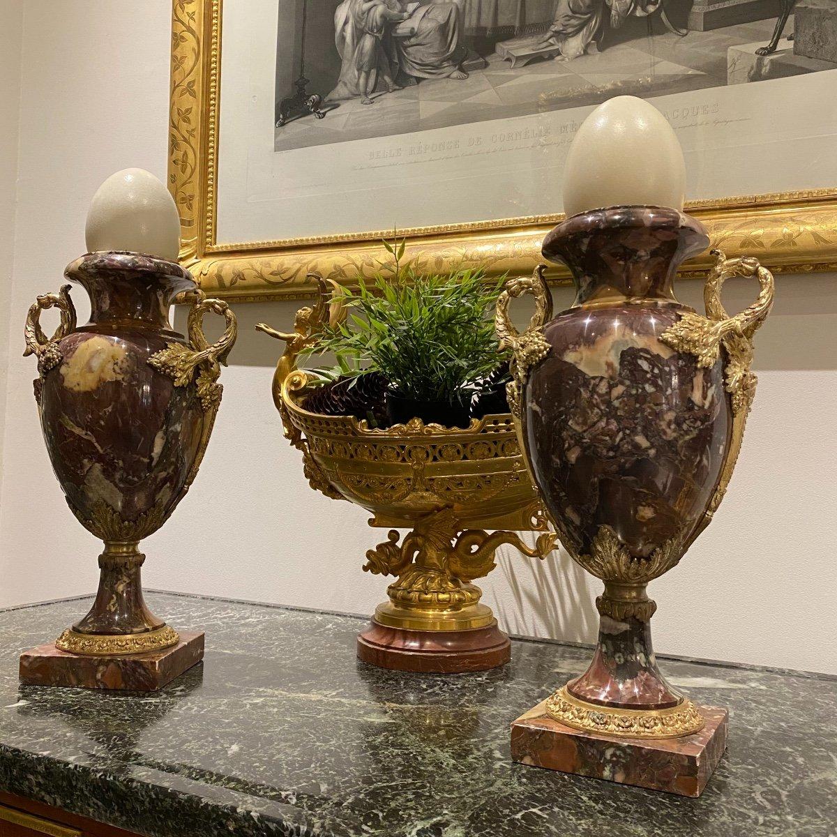 Paar Cassolettes aus Marmor und vergoldeter Bronze aus dem 19. Jahrhundert  im Angebot 3