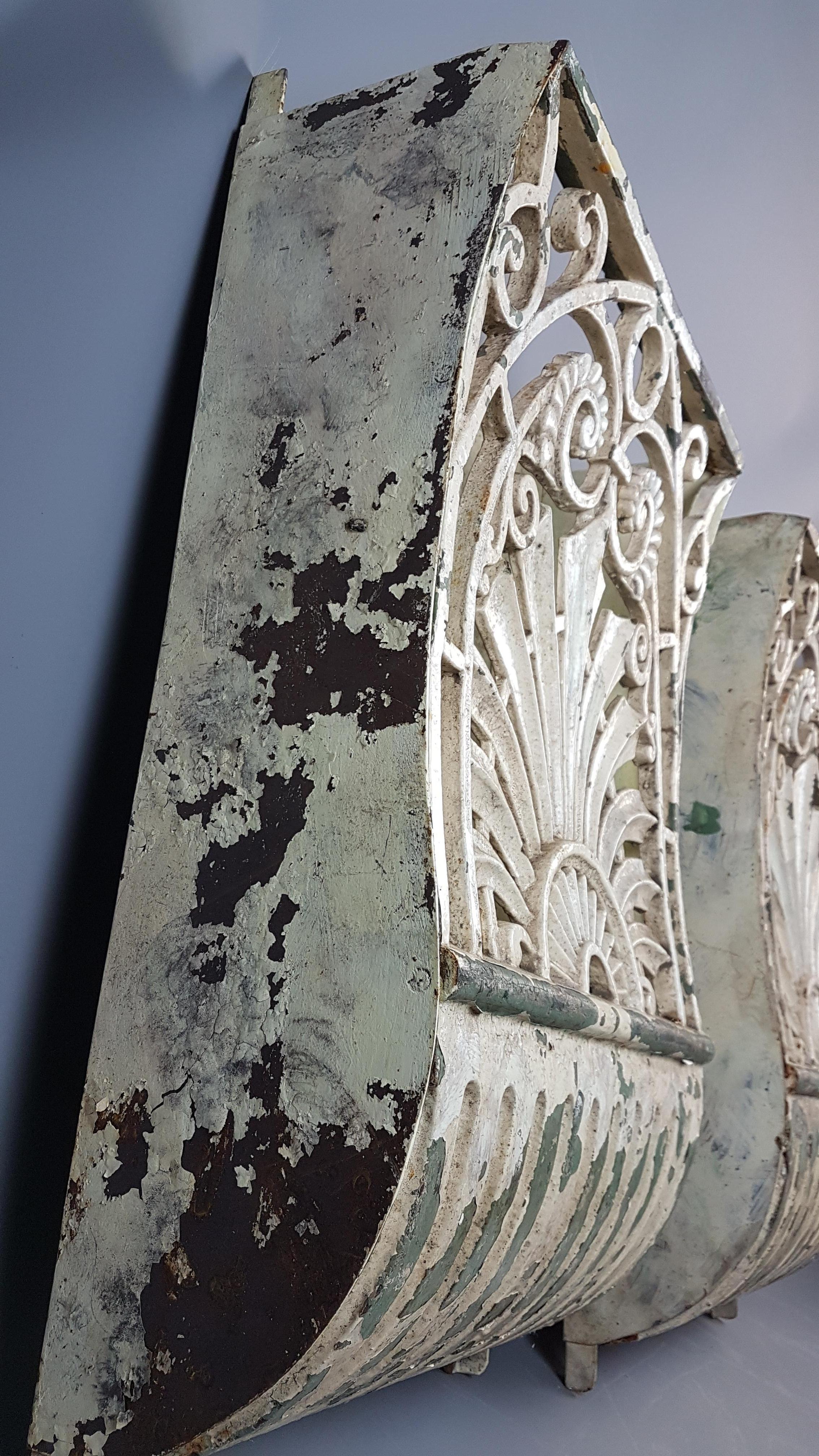 19th Century Pair of Cast Iron Wall Mounts in Original Paint In Distressed Condition For Sale In Bodicote, Oxfordshire