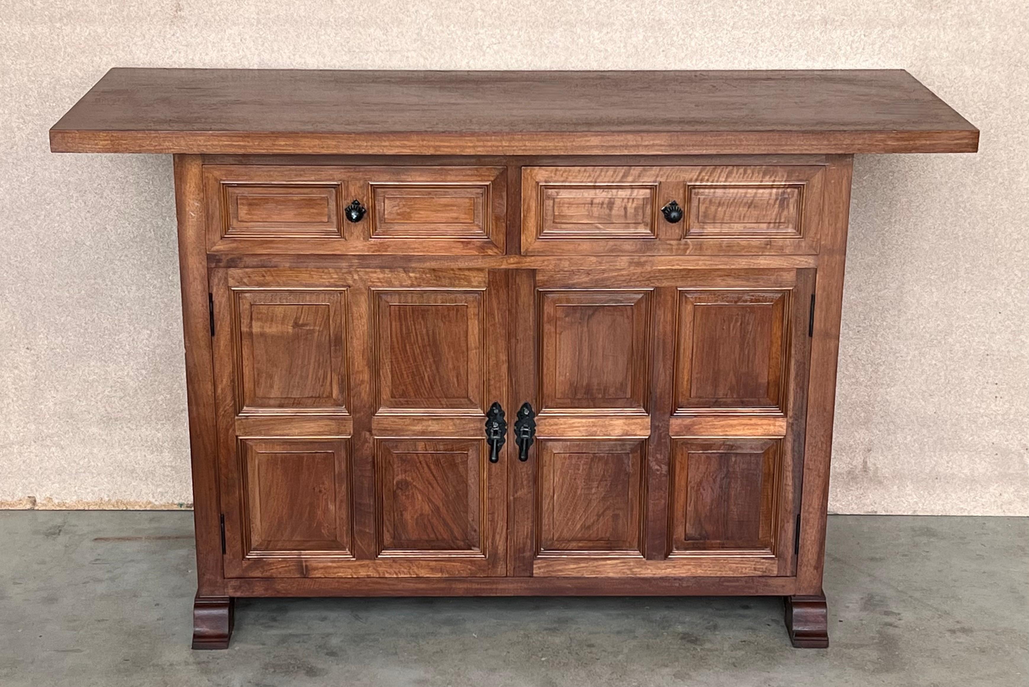 Spanish Colonial 19th Century Pair of Catalan Carved Oak Tuscan Two Drawers Credenza or Buffet For Sale