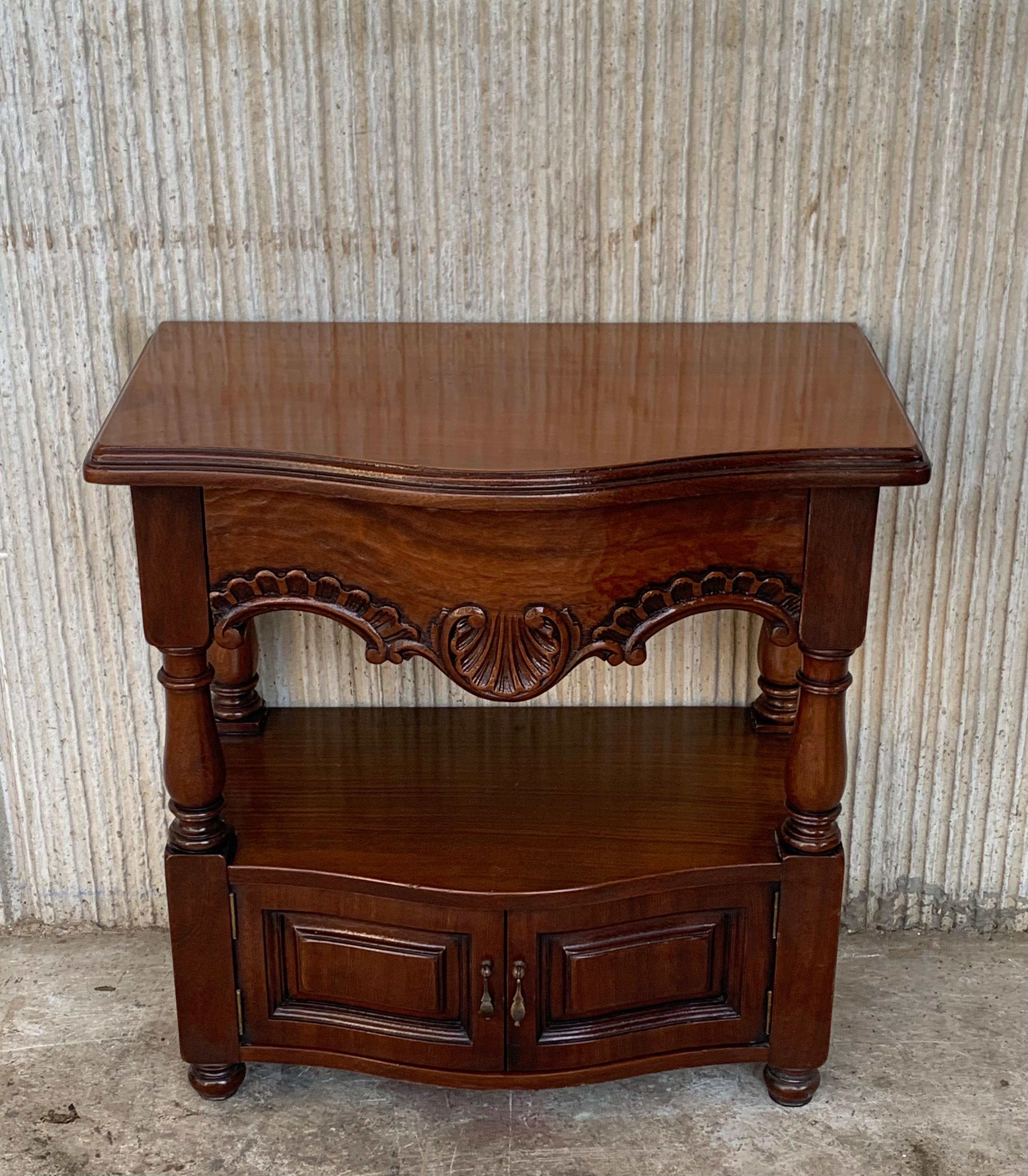 19th century pair of Catalan - Spanish nightstands with carved drawers and open shelf
Beautiful solomonic colums of this period
Two small doors in the low space for an extra storage
Beautiful and heavy nightstands with carved drawer.

Measure: