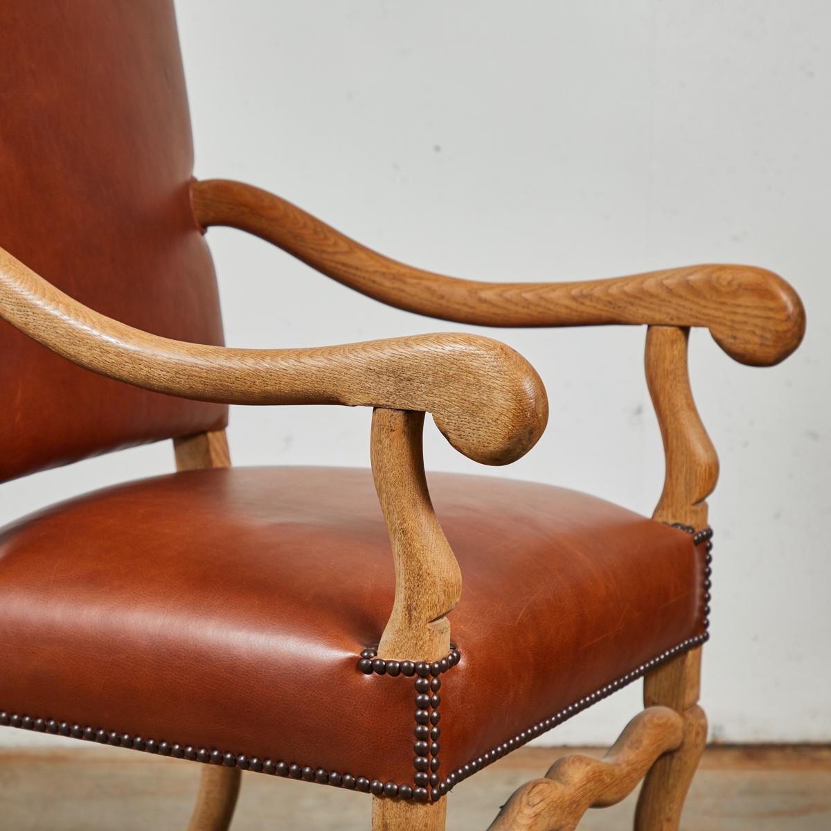 19th Century Pair of Chairs in Bleached Oak and Elm, Upholstered in Leather In Good Condition In Los Angeles, CA