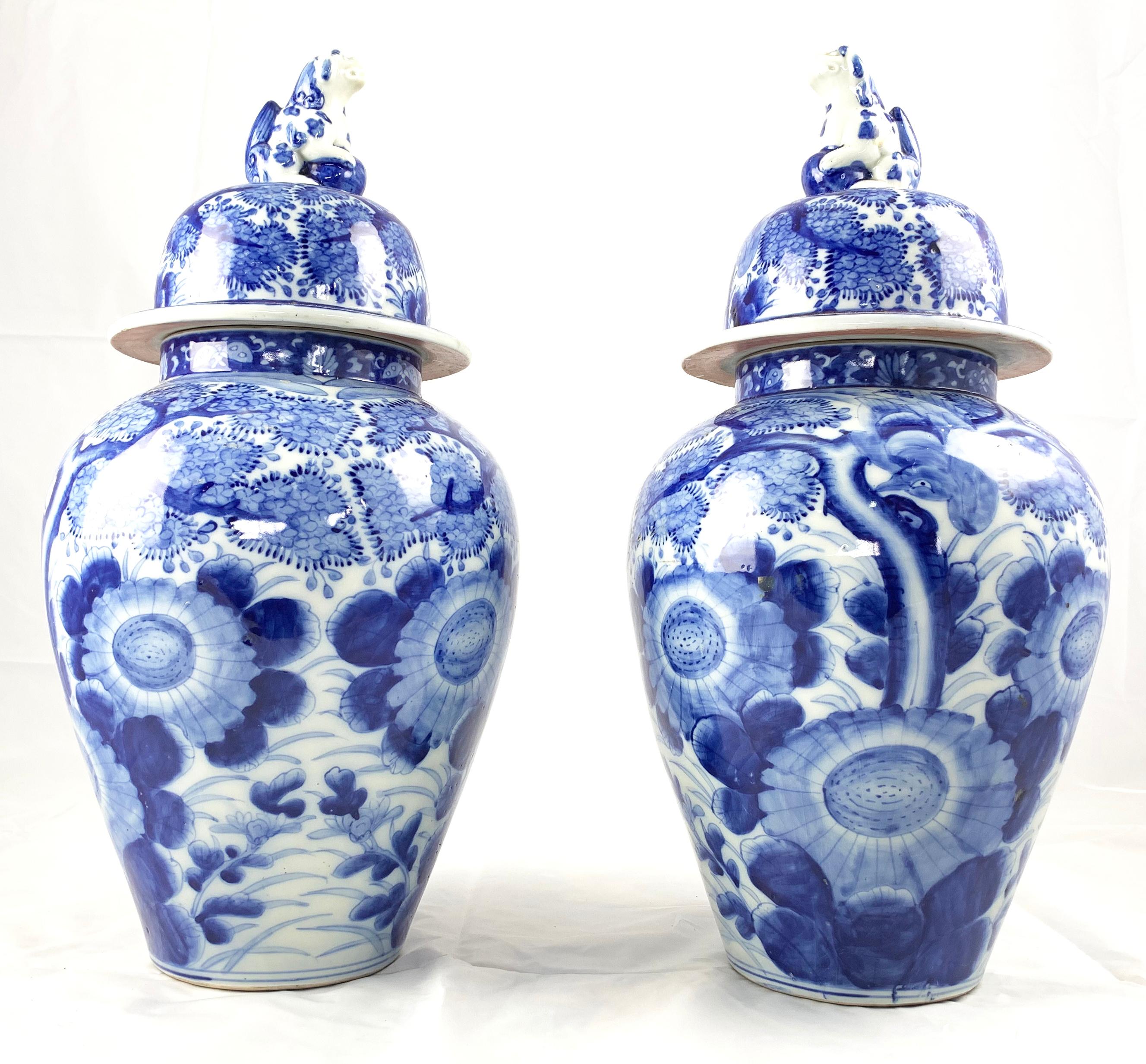A fine pair of Chinese blue and white vases and covers.

Each of baluster form decorated with flowers and foliage. Each detachable cover with a Kylin finial.
