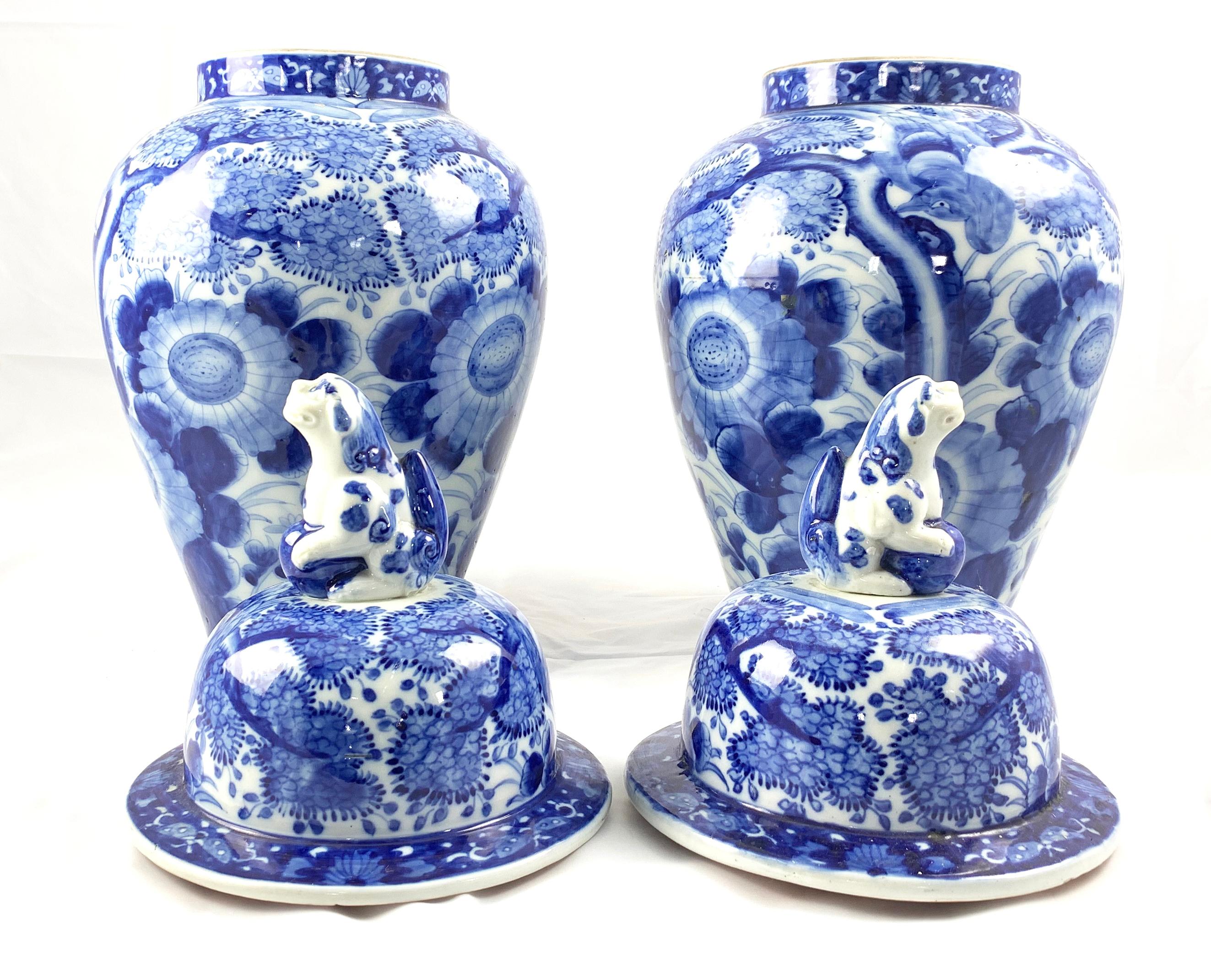 Late 20th Century Pair of Chinese Blue and White Vases and Covers In Good Condition In London, GB