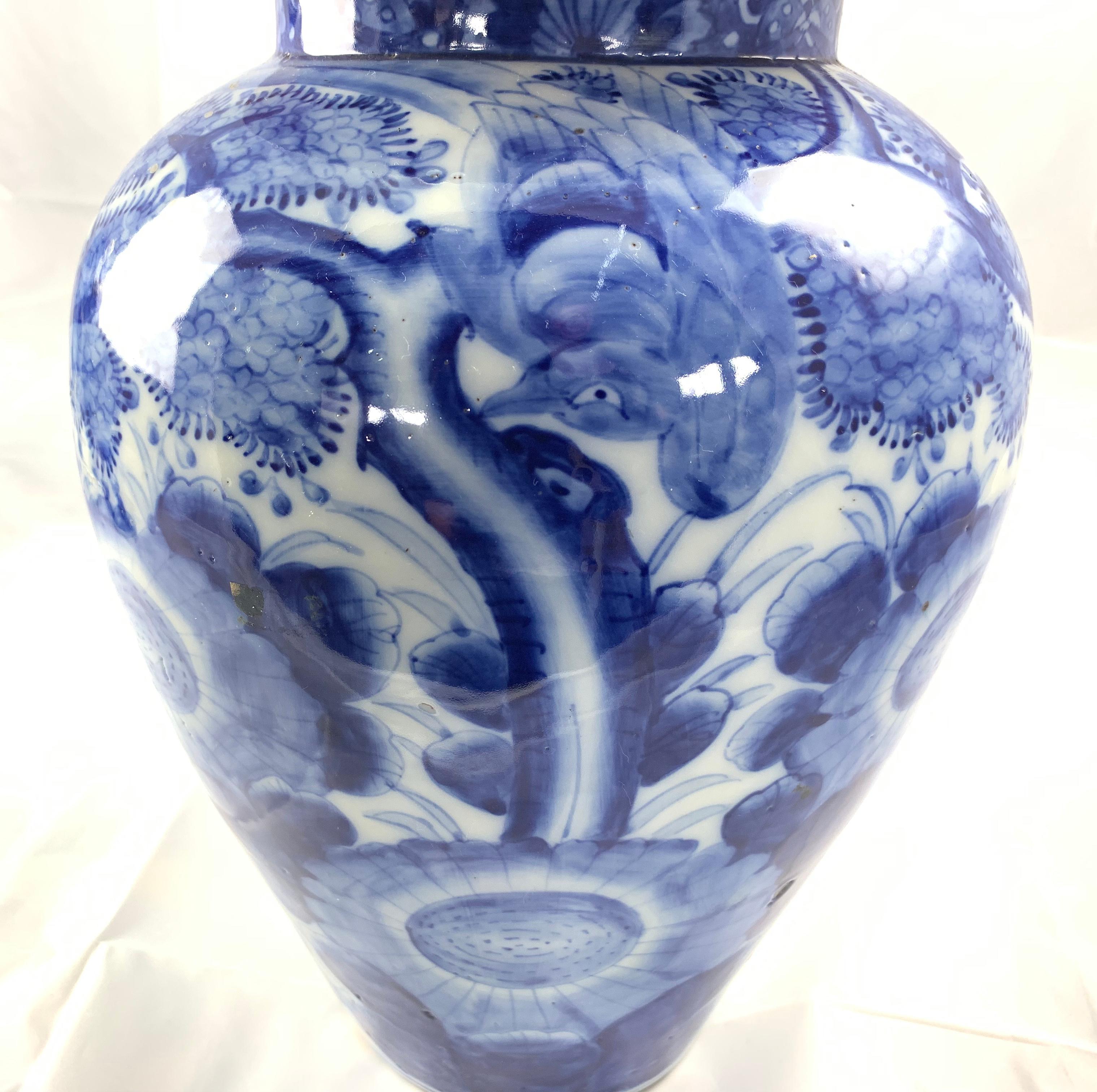 Late 20th Century Pair of Chinese Blue and White Vases and Covers 1
