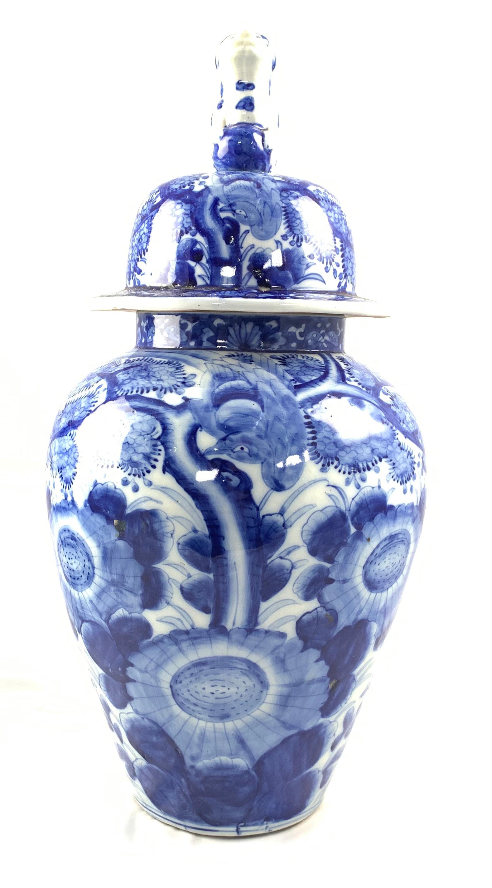 Late 20th Century Pair of Chinese Blue and White Vases and Covers 2