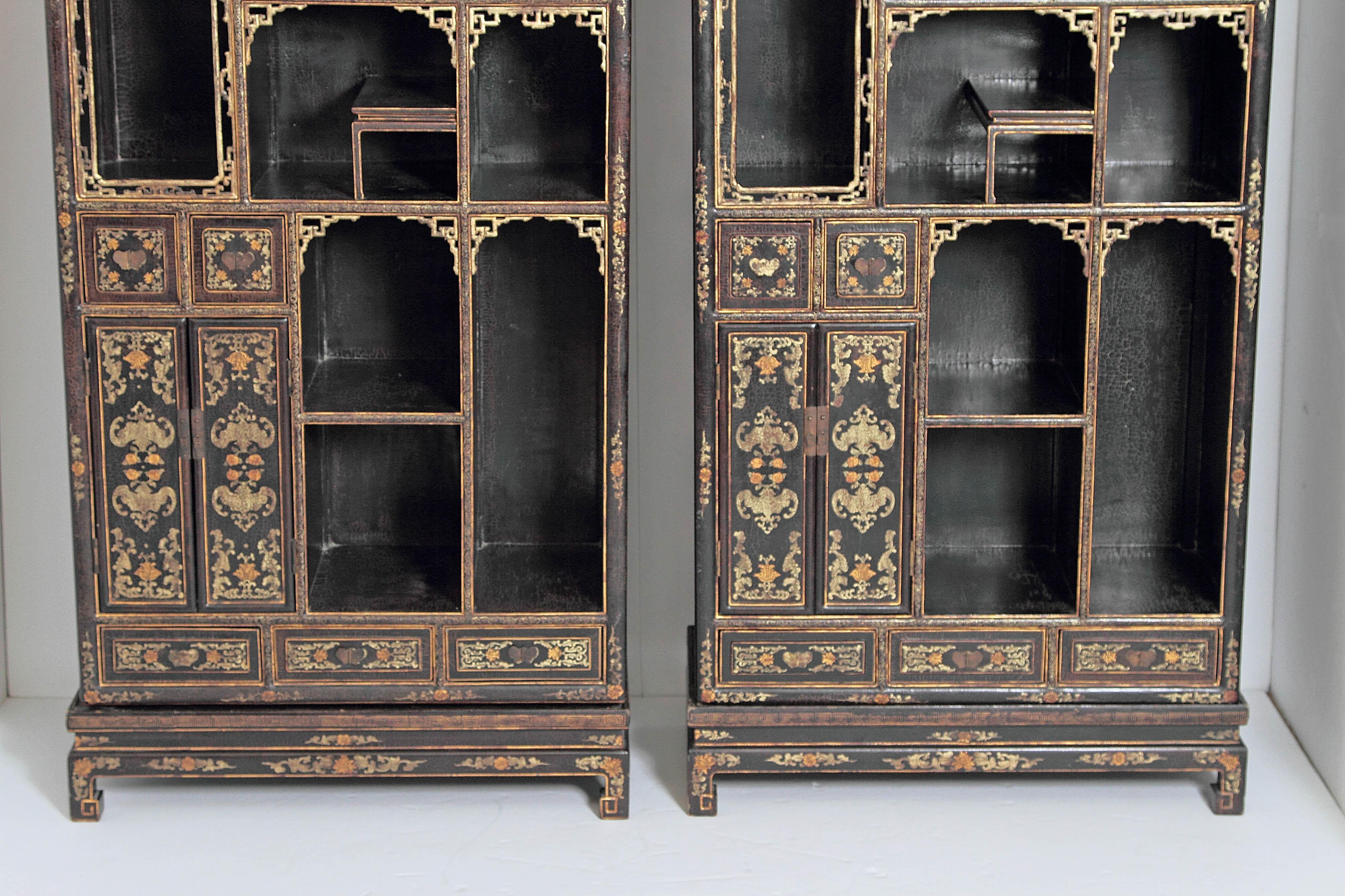 Qing Pair of Chinese Black Lacquer Display Cabinets