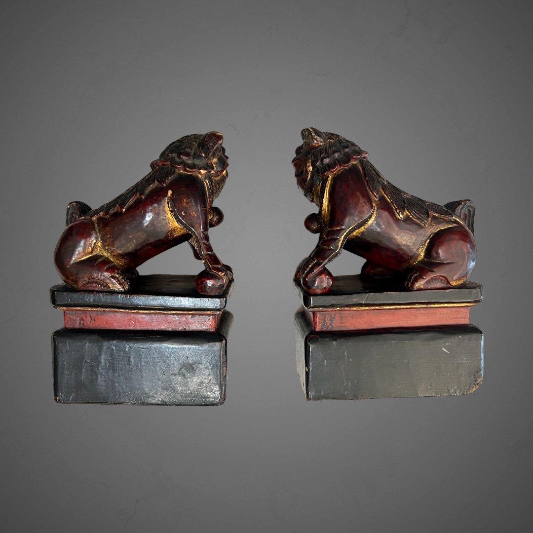 Chinese Export 19th Century Pair of Chinese Guardian Lions in Red and Gold Lacquer  For Sale