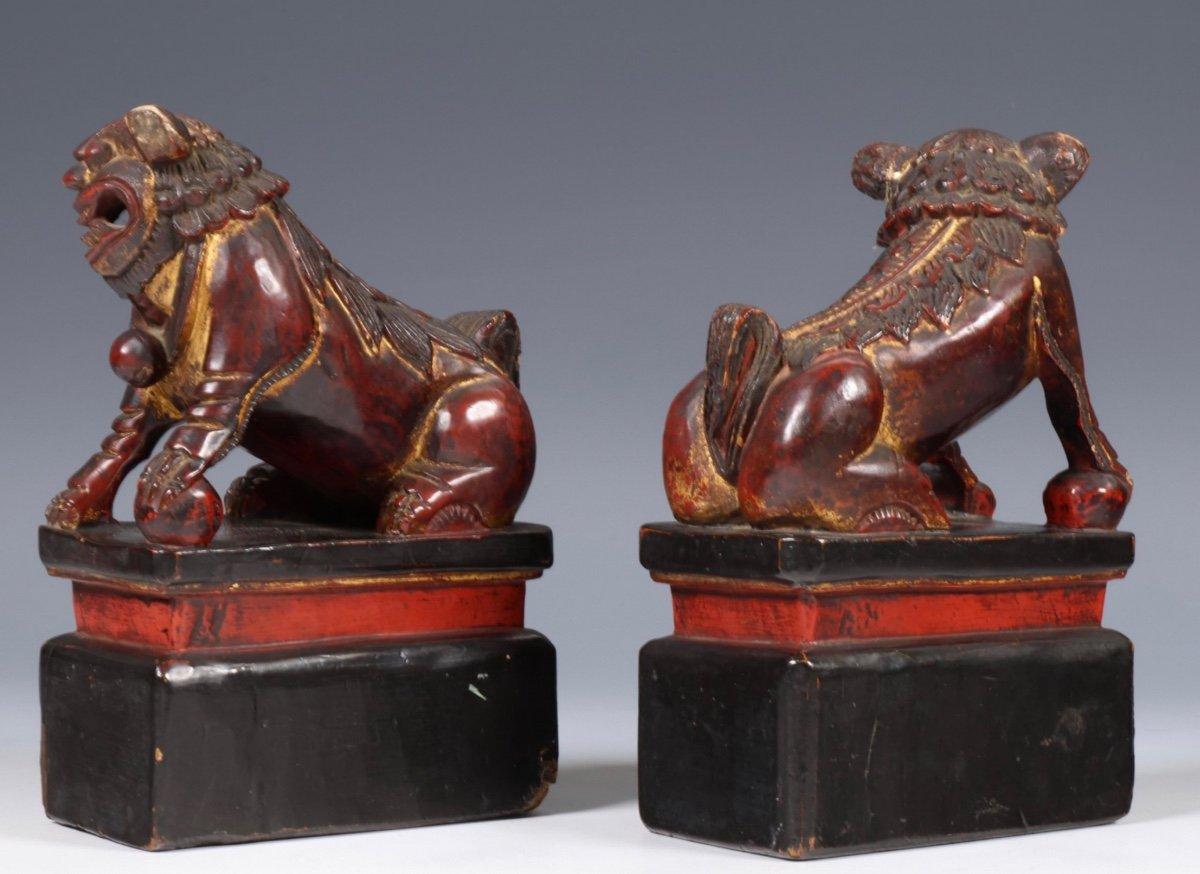 19th Century Pair of Chinese Guardian Lions in Red and Gold Lacquer  For Sale 1