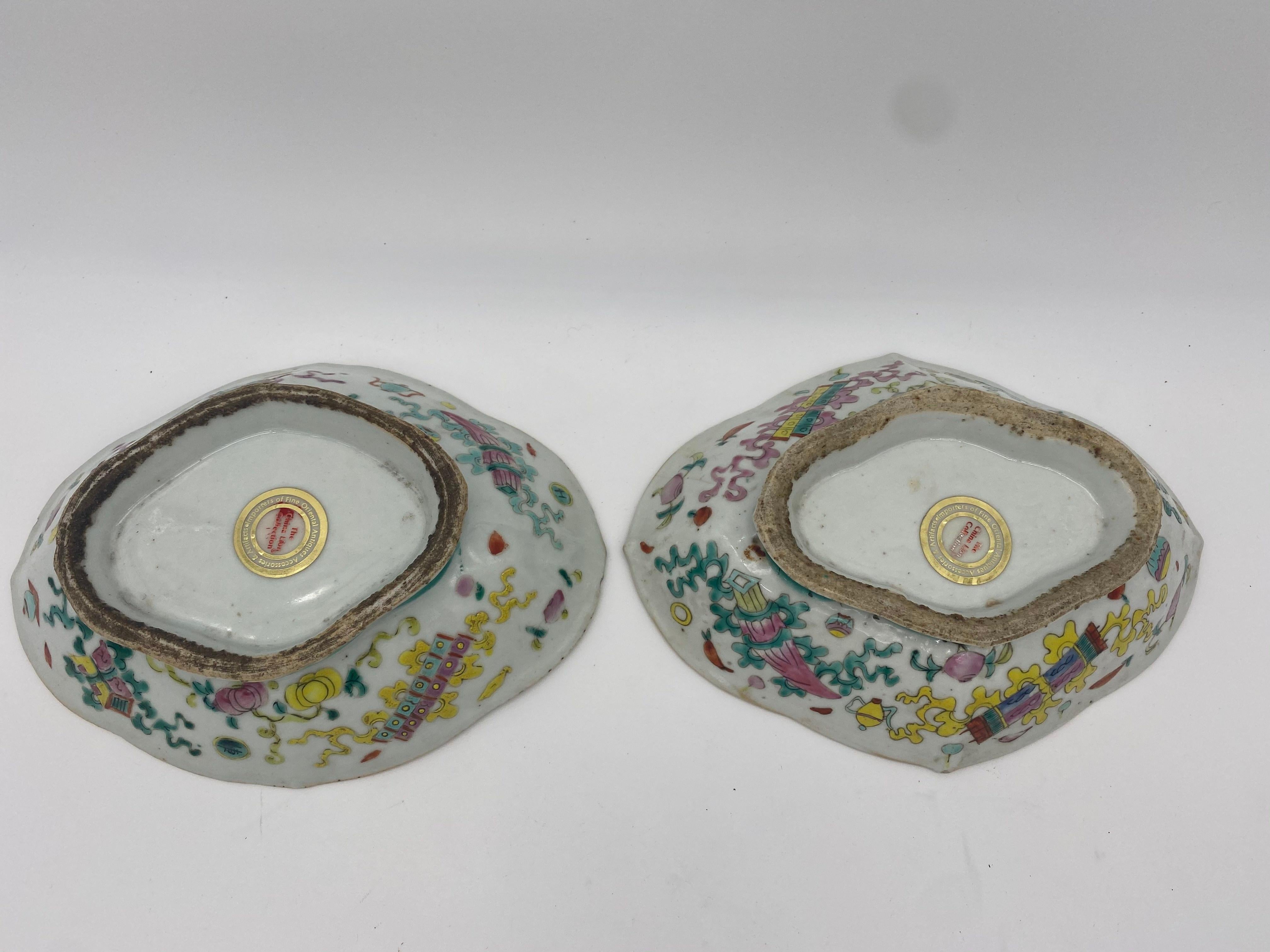 Paire de plats à fruits en porcelaine chinoise du 19ème siècle en vente 3
