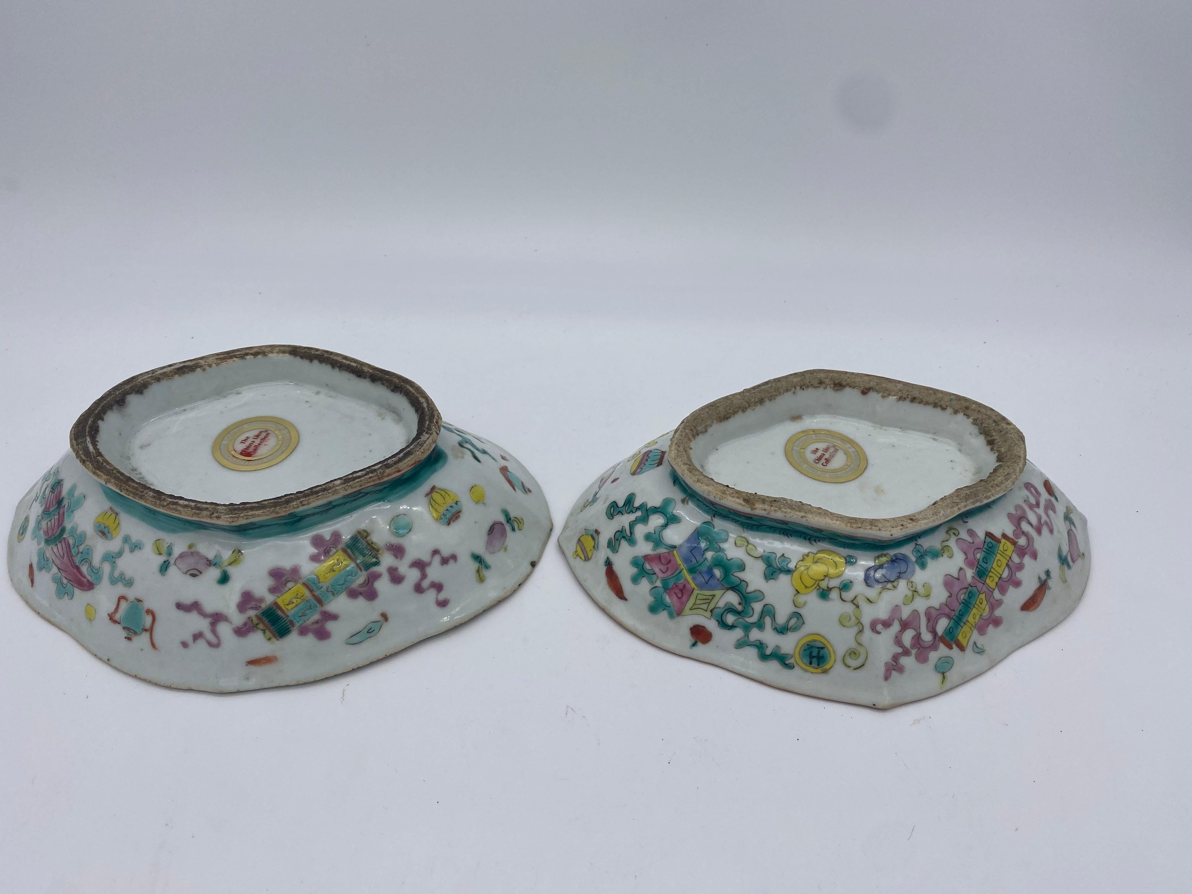 Paire de plats à fruits en porcelaine chinoise du 19ème siècle en vente 4
