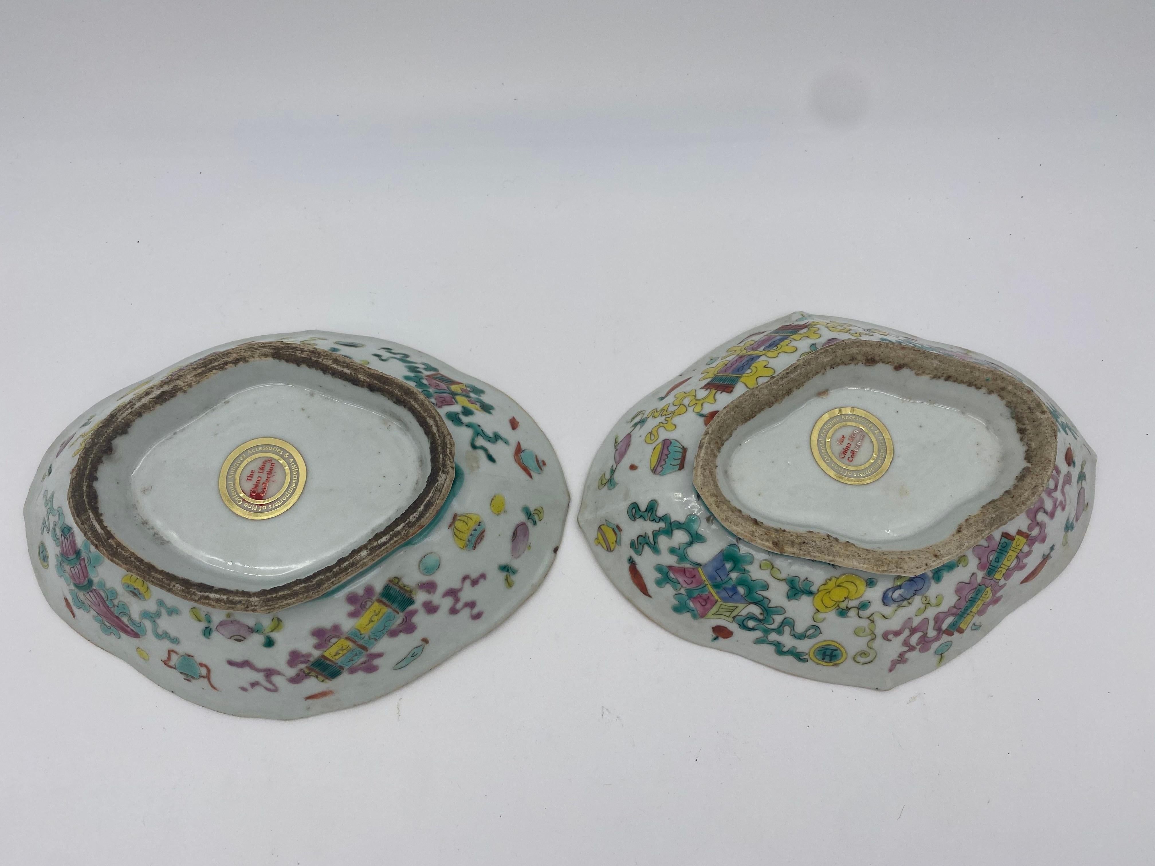 Paire de plats à fruits en porcelaine chinoise du 19ème siècle en vente 5