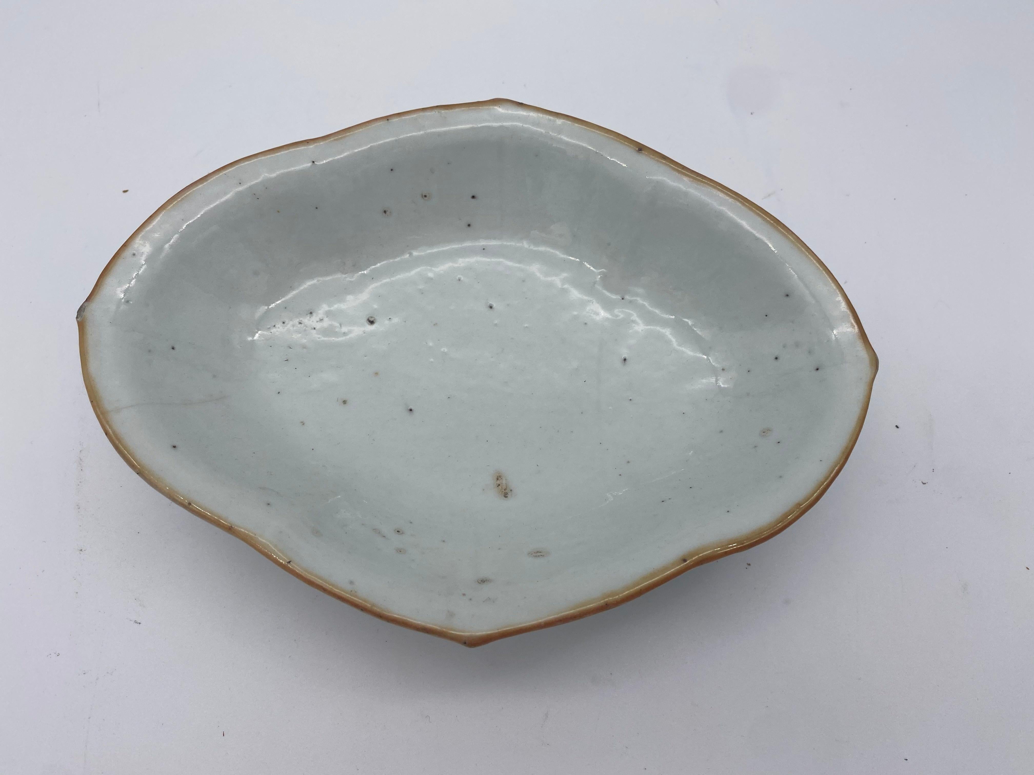 Paire de plats à fruits en porcelaine chinoise du 19ème siècle en vente 7