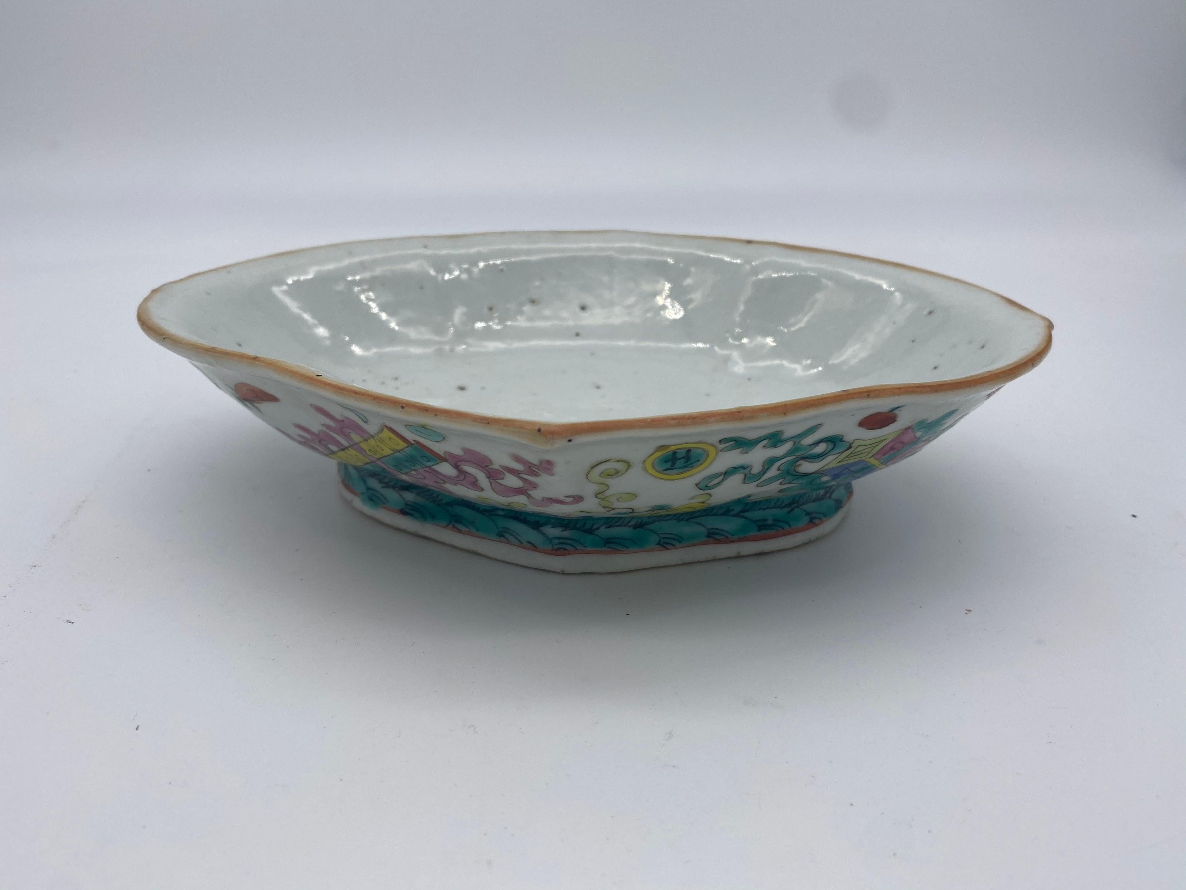 Paire de plats à fruits en porcelaine chinoise du 19ème siècle en vente 8