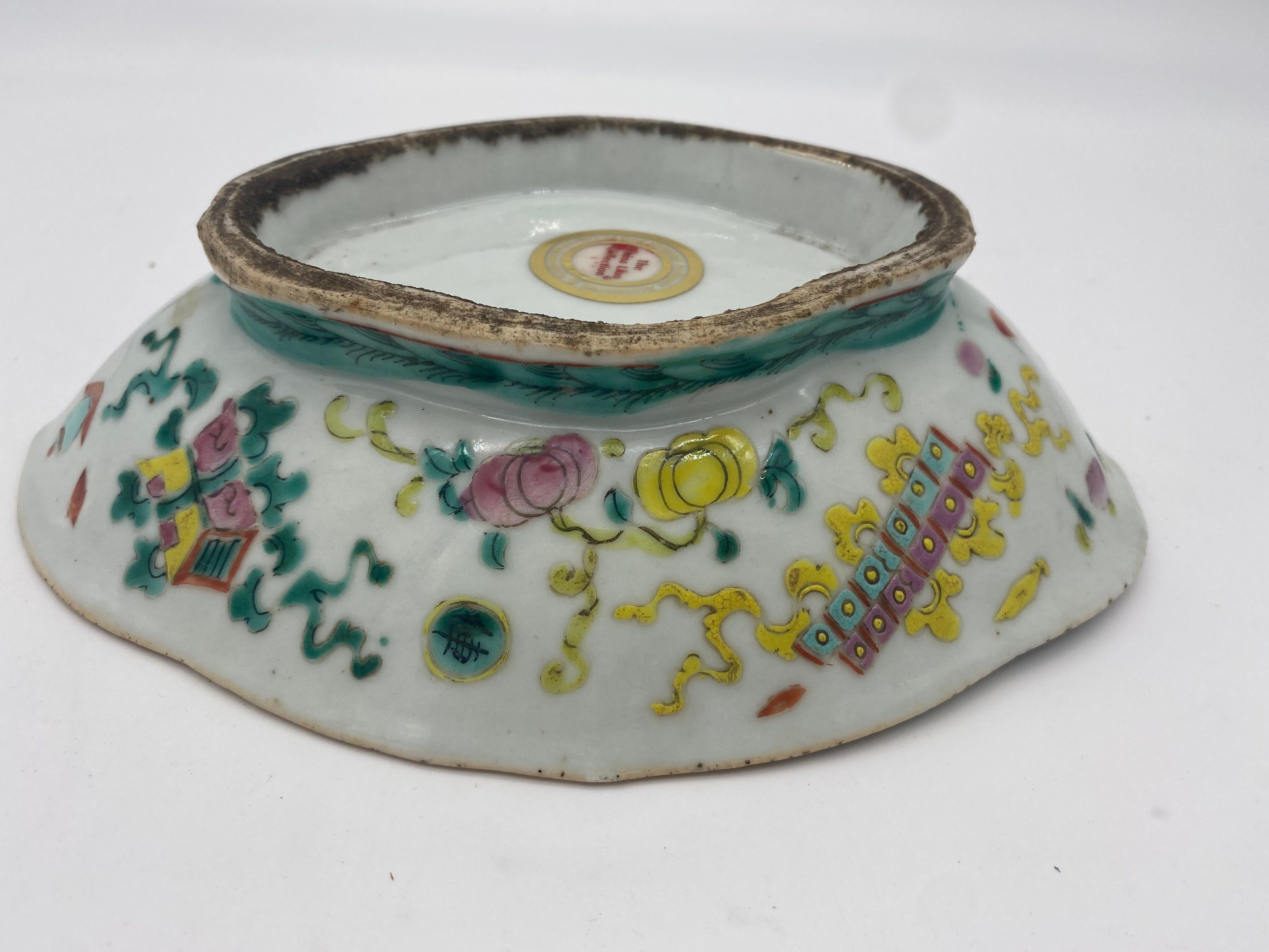 19th Century Pair of Chinese Porcelain Fruit Dishes For Sale 1