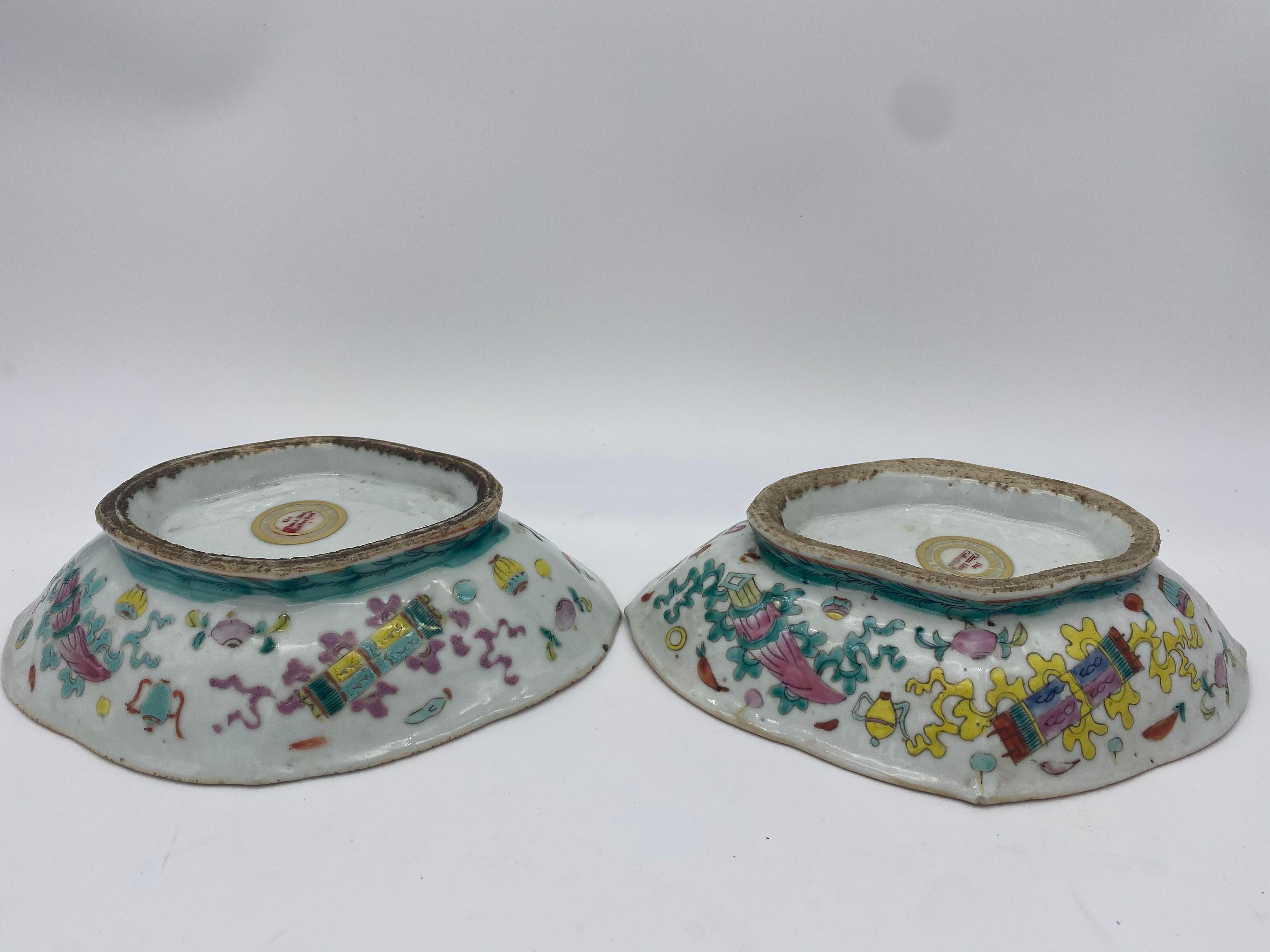 Paire de plats à fruits en porcelaine chinoise du 19ème siècle en vente 1